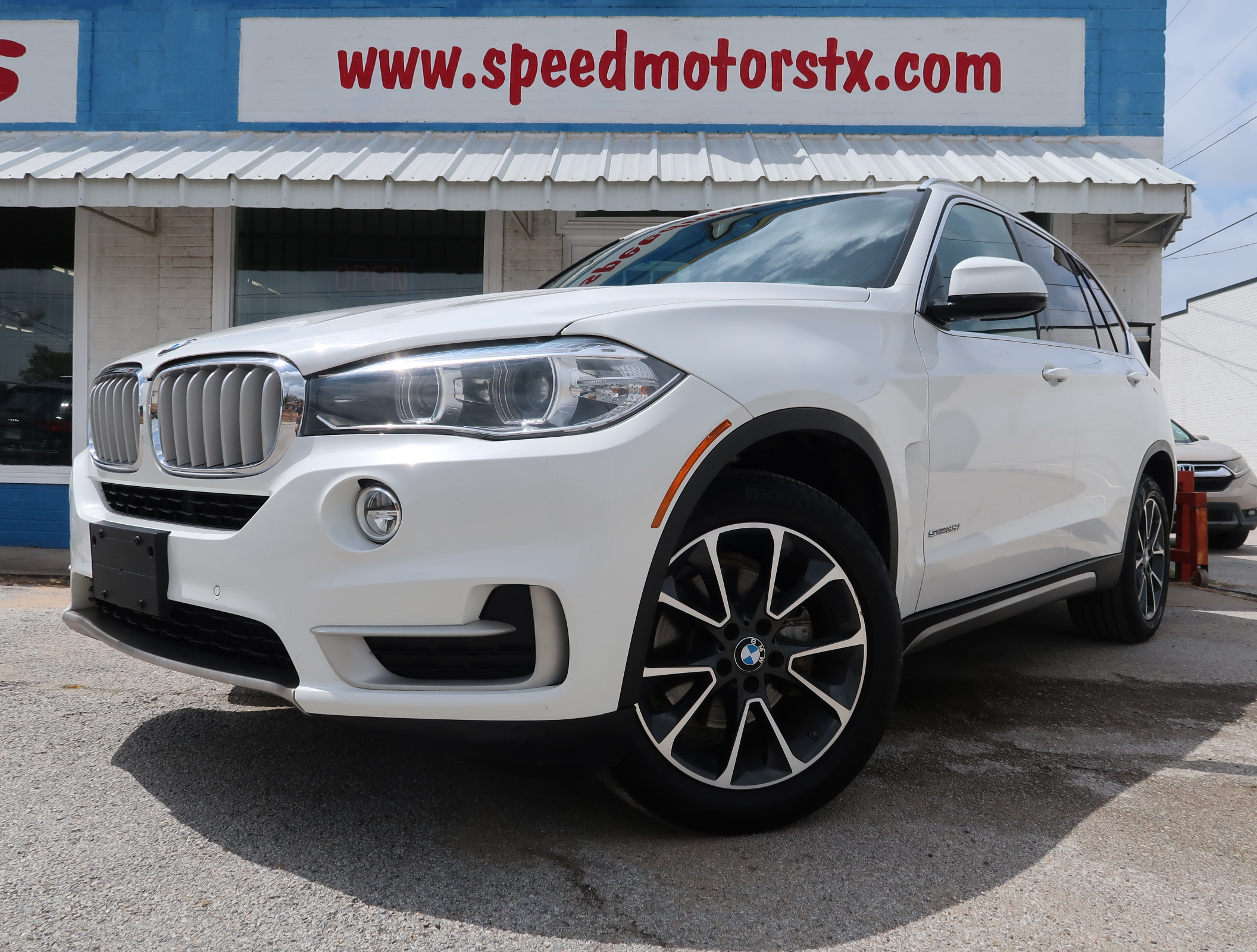 White 2018 BMW X5 SUV / Crossover Rear-Wheel Drive Automatic