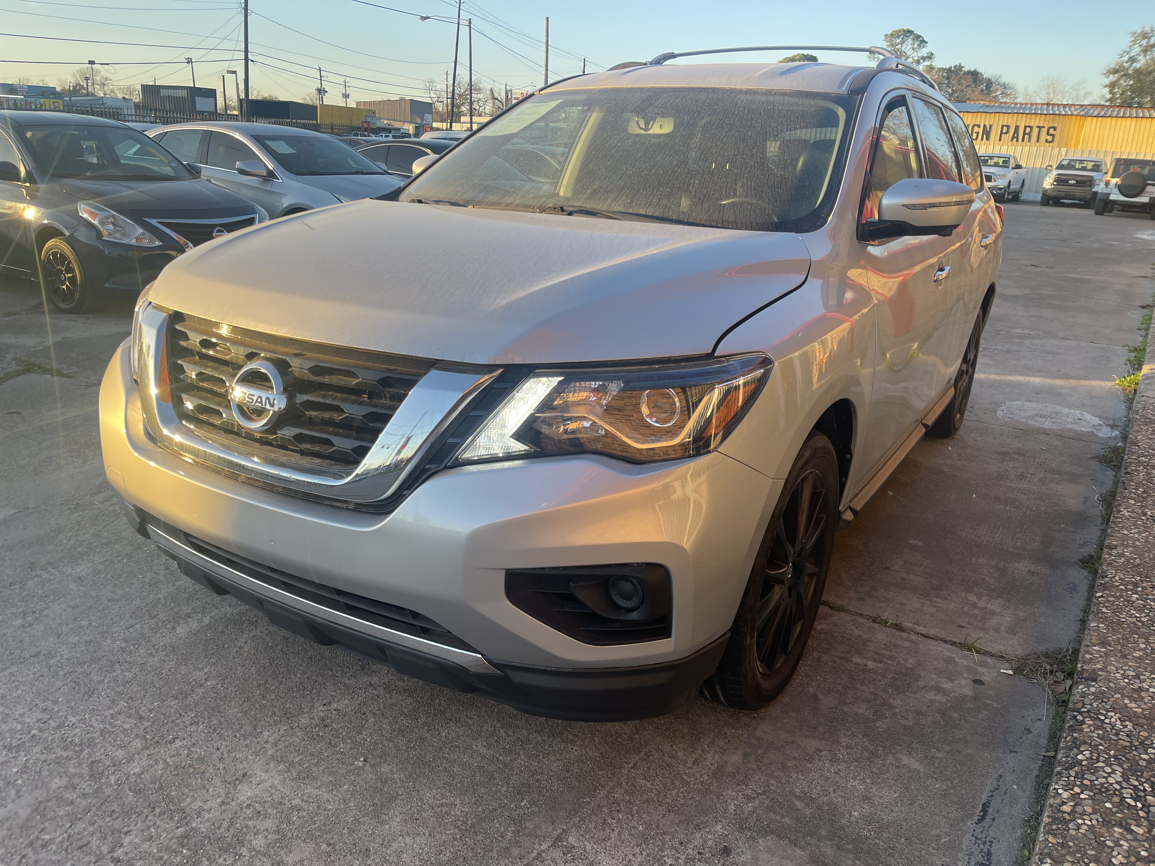 2019 Nissan Pathfinder SL 4WD's photo