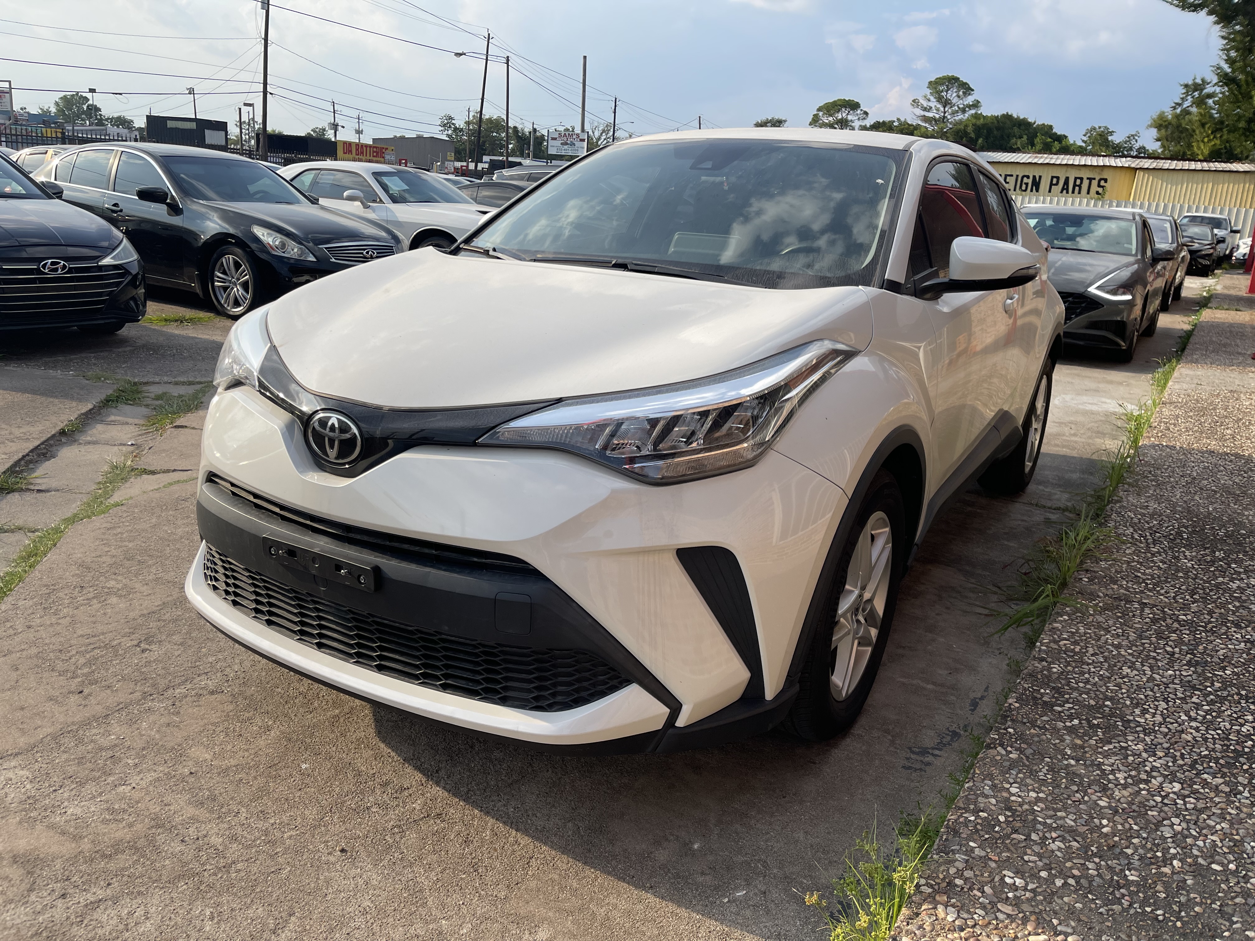 2021 Toyota C-HR LE's photo