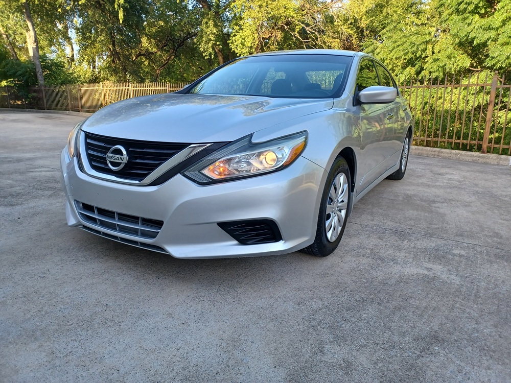 Silver 2018 Nissan Altima Sedan Continuously Variable Transmission