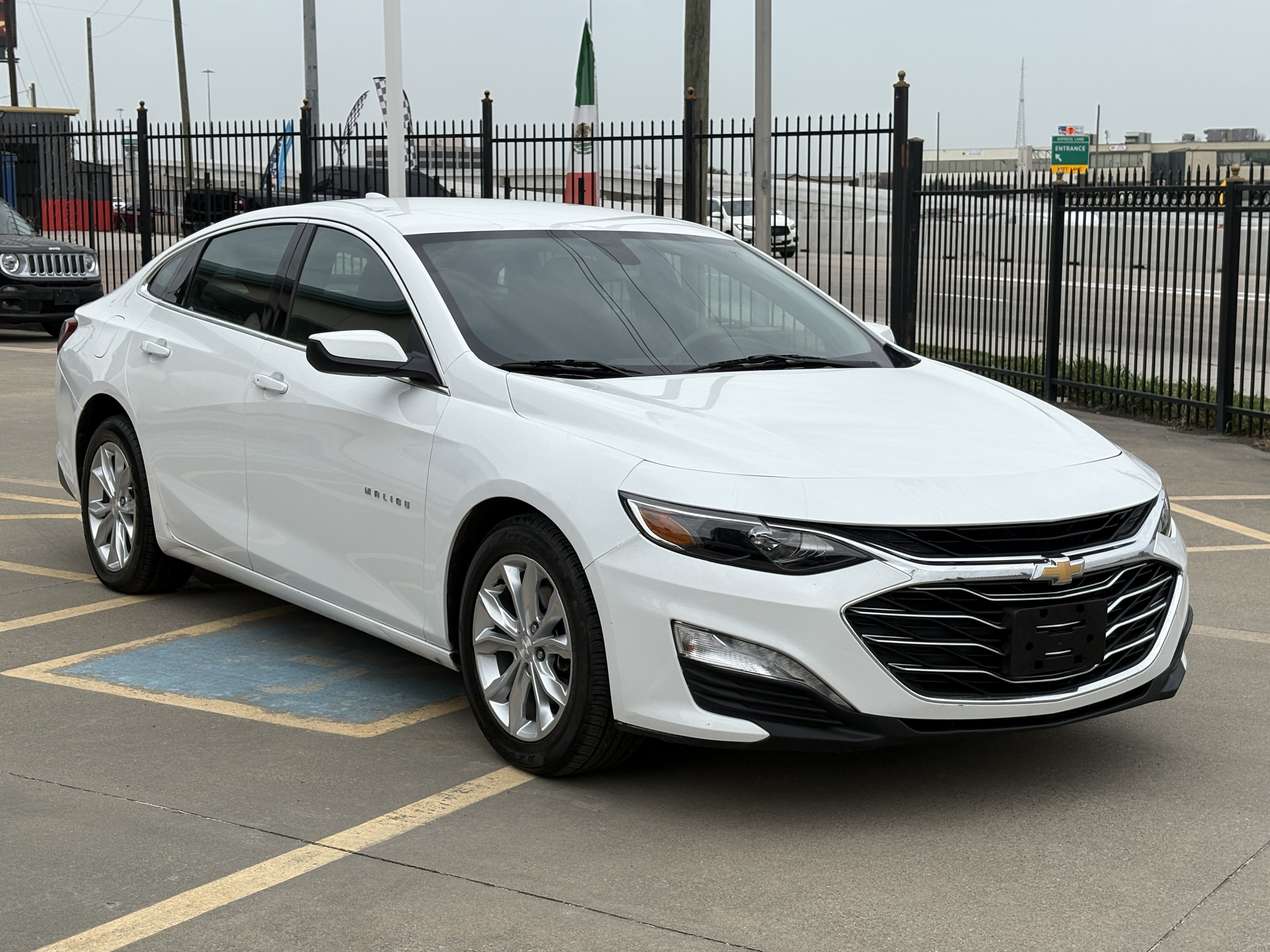 View vehicle photo 4