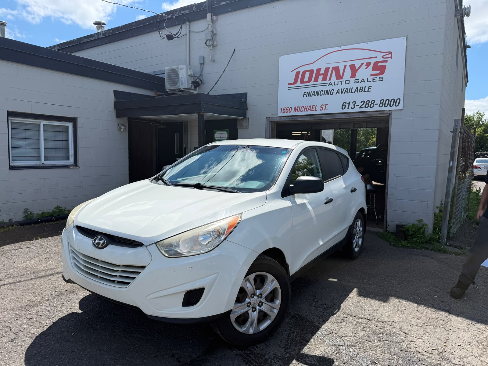 White 2013 Hyundai Tucson SUV / Crossover Front-Wheel Drive Automatic