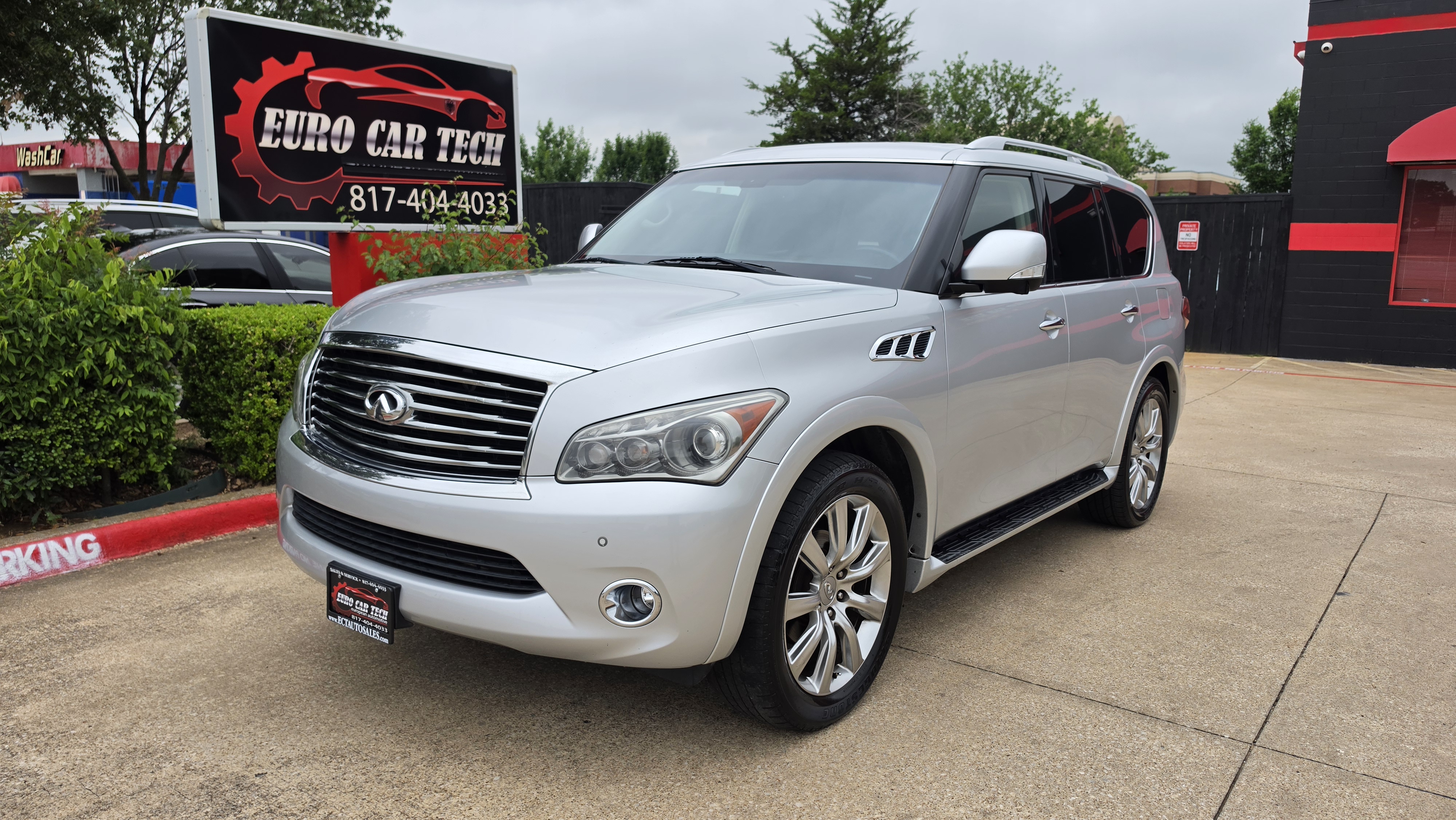 Silver 2012 INFINITI QX56 RWD SUV / Crossover 4X2 Automatic