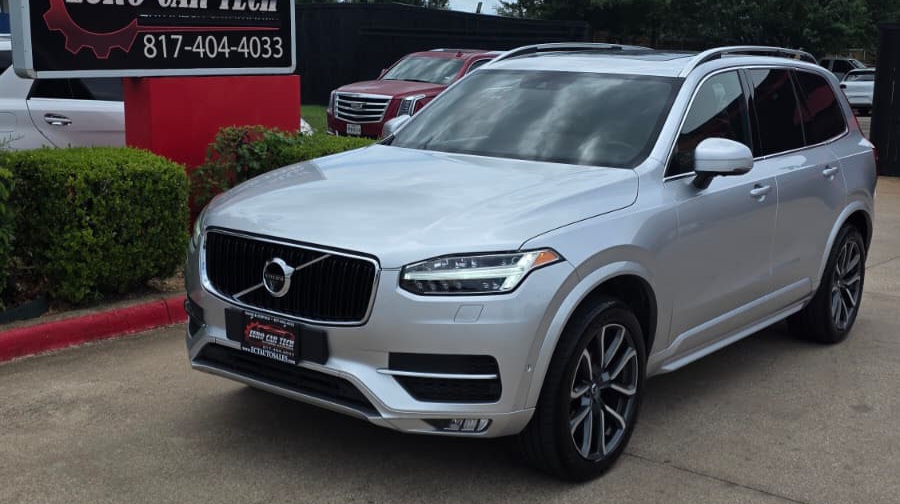 Silver 2018 Volvo XC90 T6 Momentum AWD SUV / Crossover All-Wheel Drive Automatic