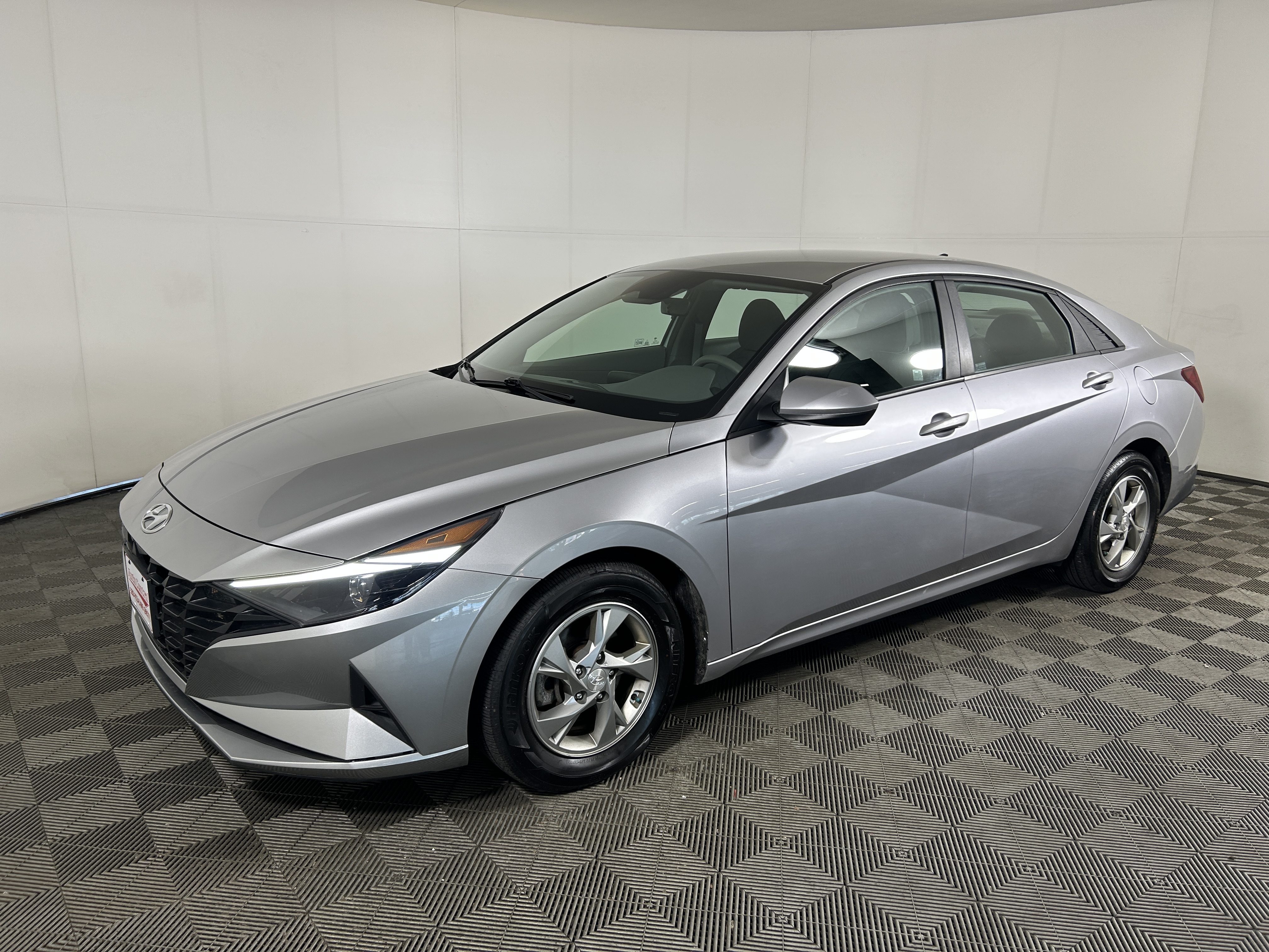 Silver 2021 Hyundai Elantra Sedan Front-Wheel Drive Continuously Variable Transmission