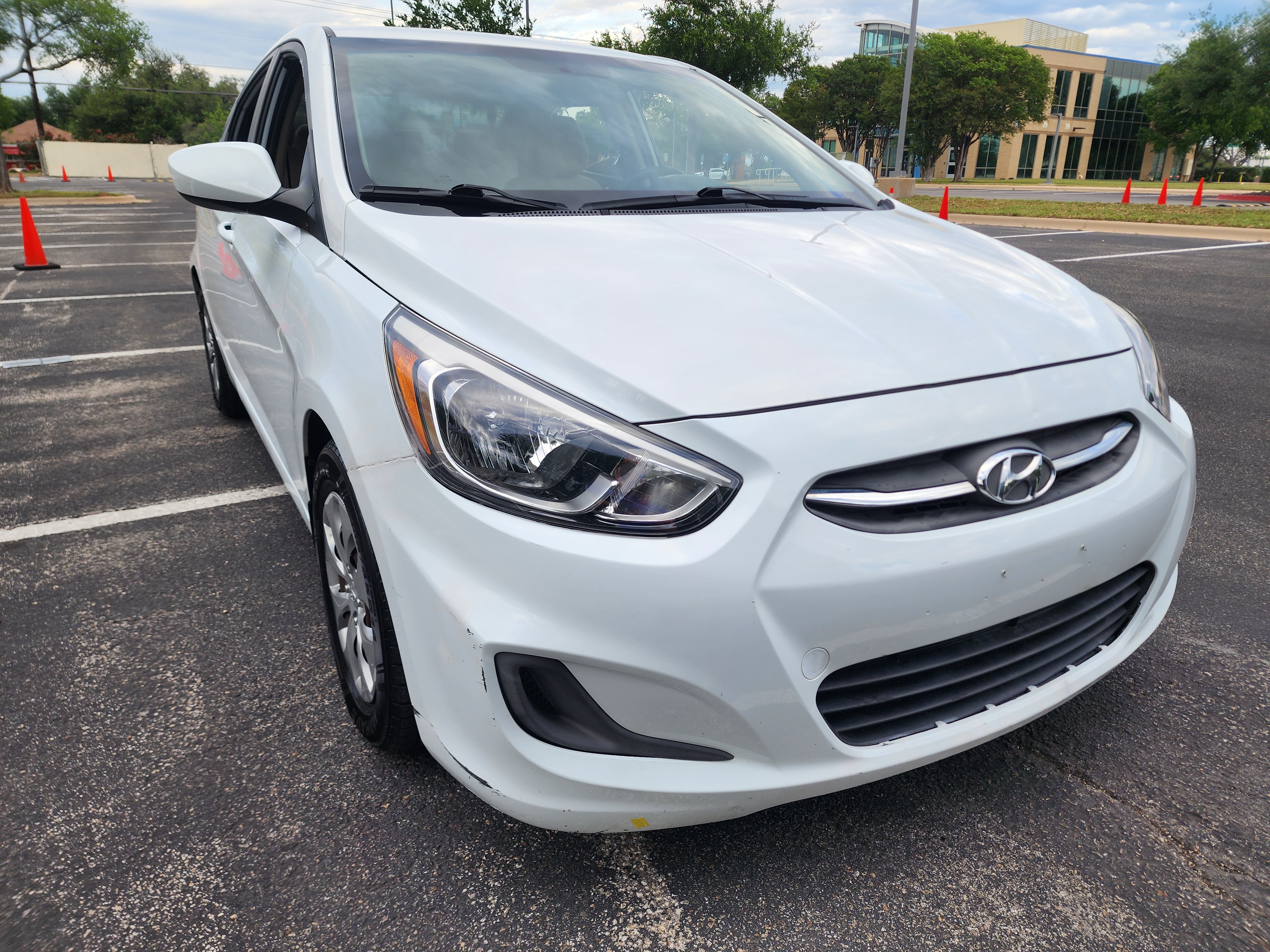 White 2017 Hyundai Accent SE Sedan FWD Sedan Front-Wheel Drive Automatic