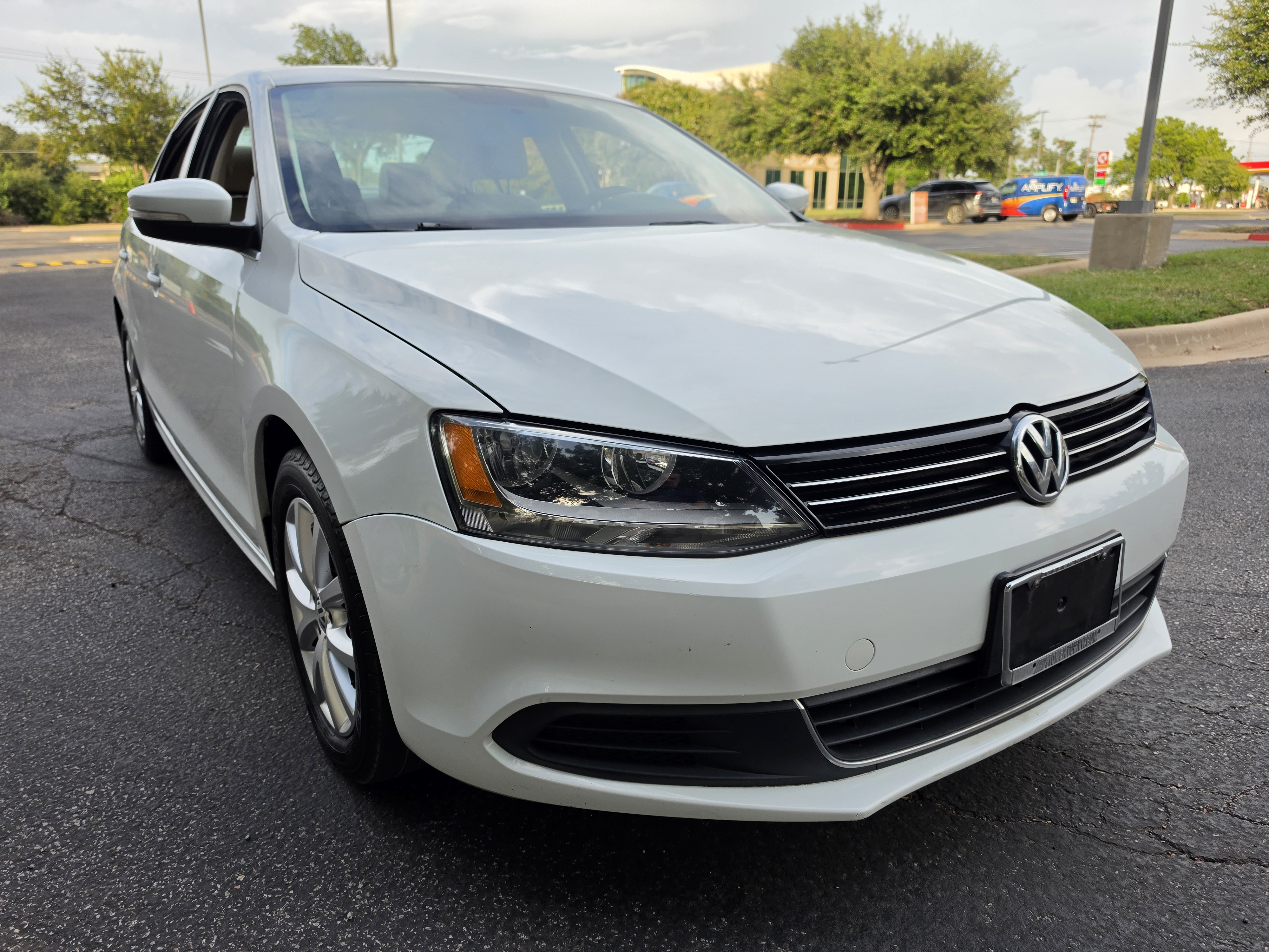 White 2014 Volkswagen Jetta Sedan Front-Wheel Drive Automatic