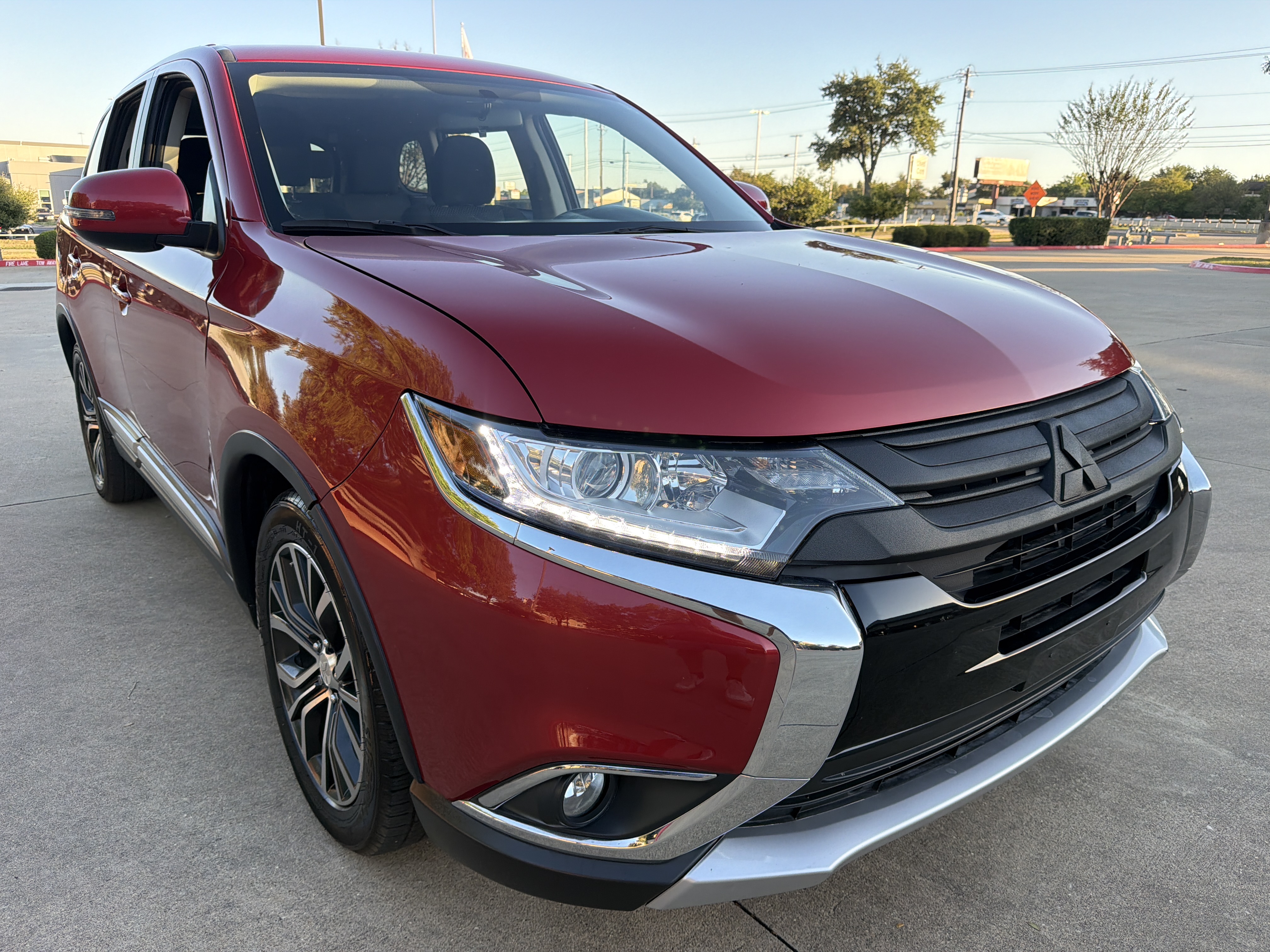 Red 2018 Mitsubishi Outlander SUV / Crossover Front-Wheel Drive 