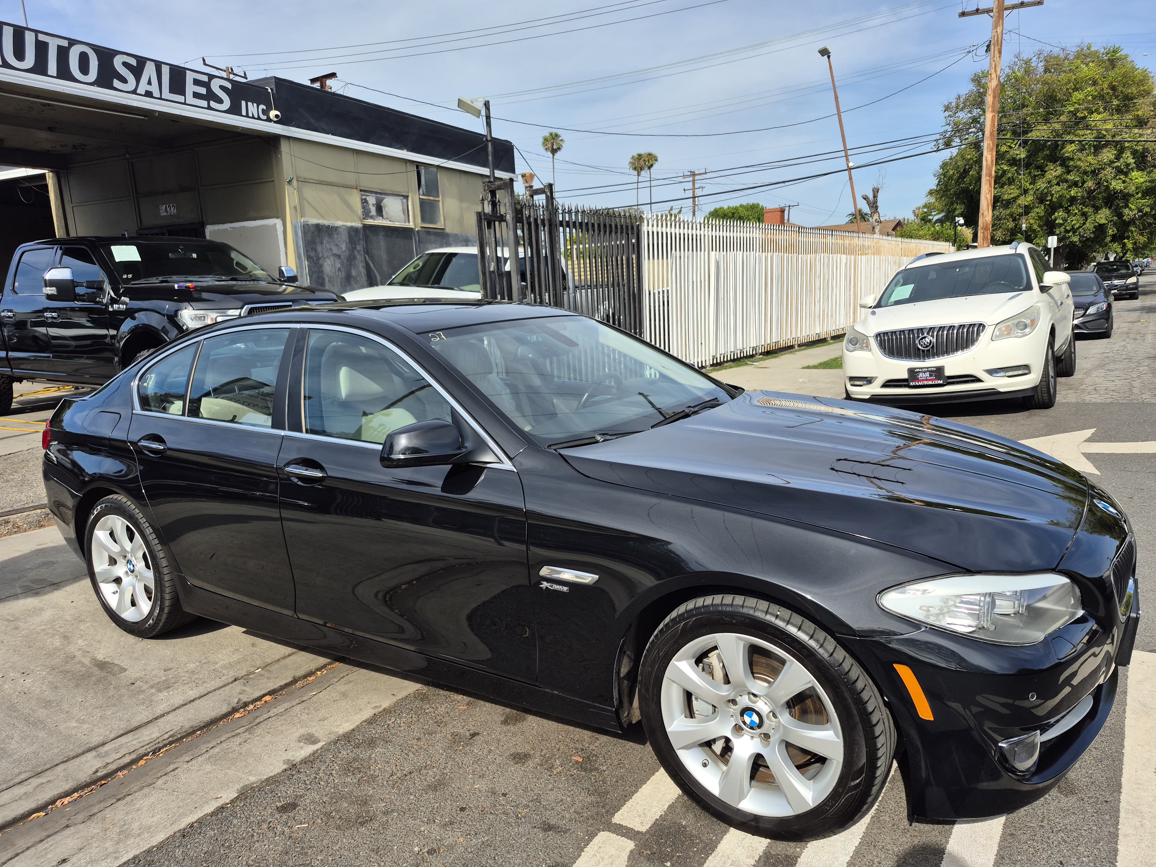 2011 BMW 5 Series 550i xDrive Sedan's photo
