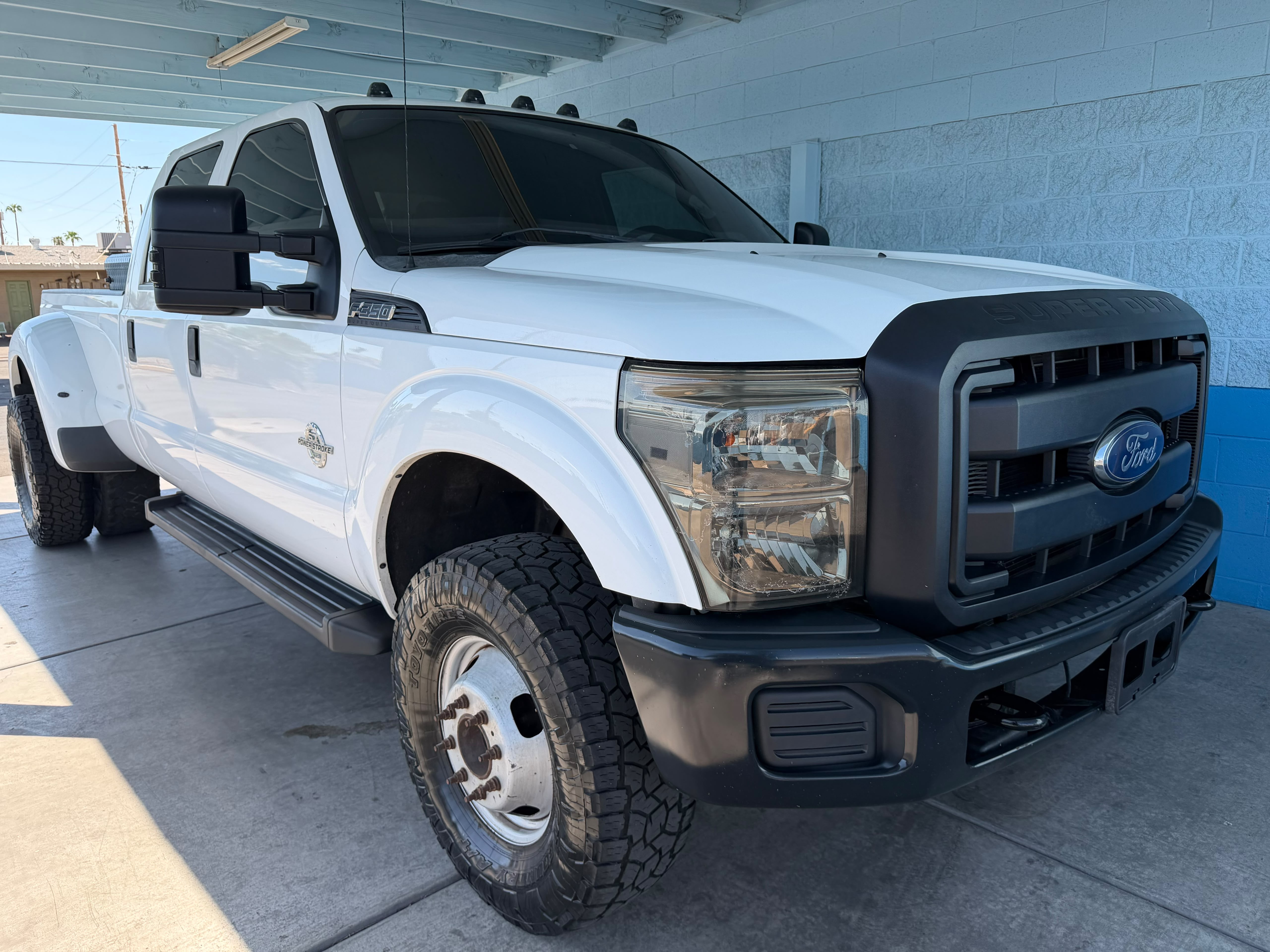 White 2015 Ford F-350 Super Duty Pickup Truck Four-Wheel Drive