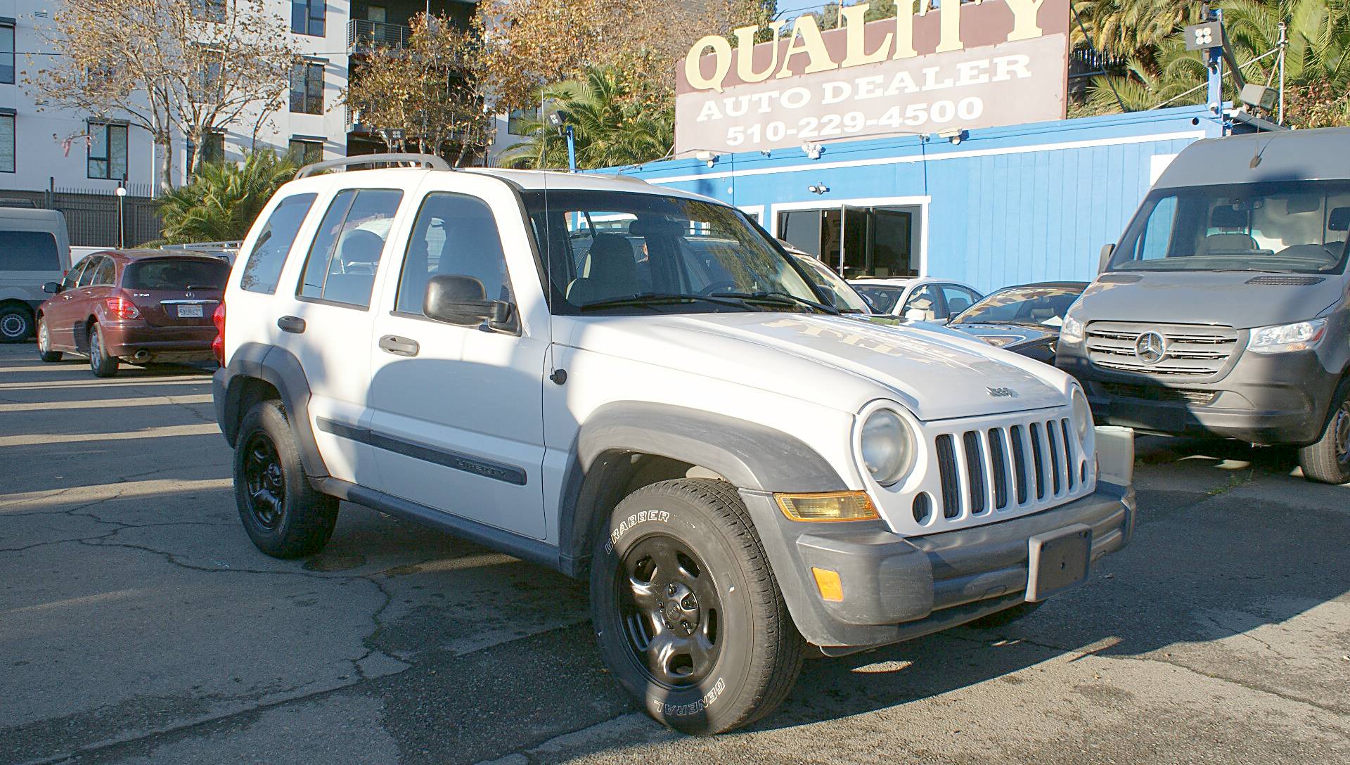 White 2007 Jeep Liberty SUV / Crossover Rear-Wheel Drive Manual