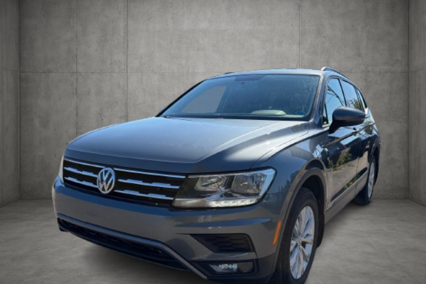 Gray 2018 Volkswagen Tiguan SUV / Crossover All-Wheel Drive Automatic