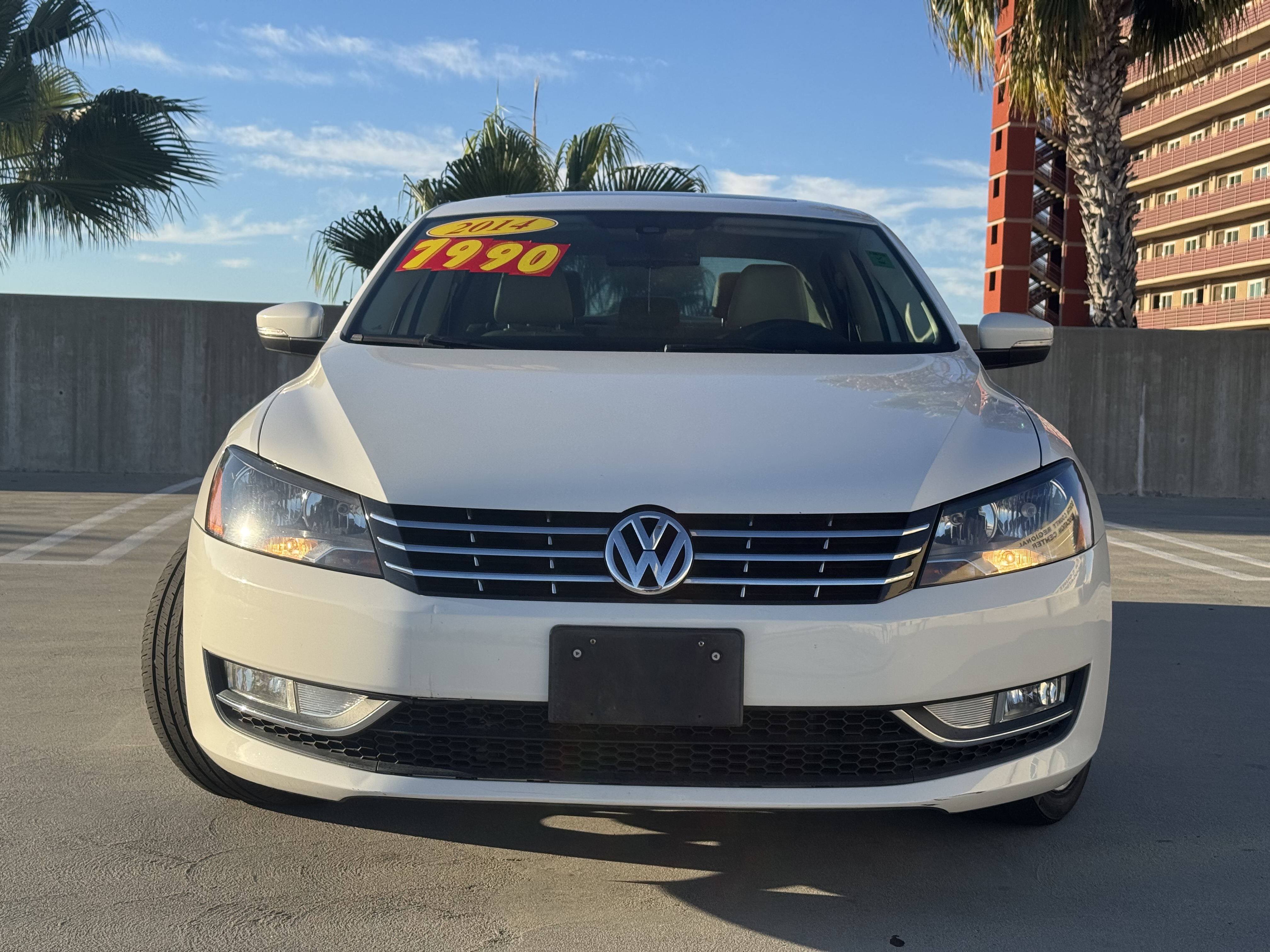 White 2014 Volkswagen Passat Sedan Front-Wheel Drive Automatic