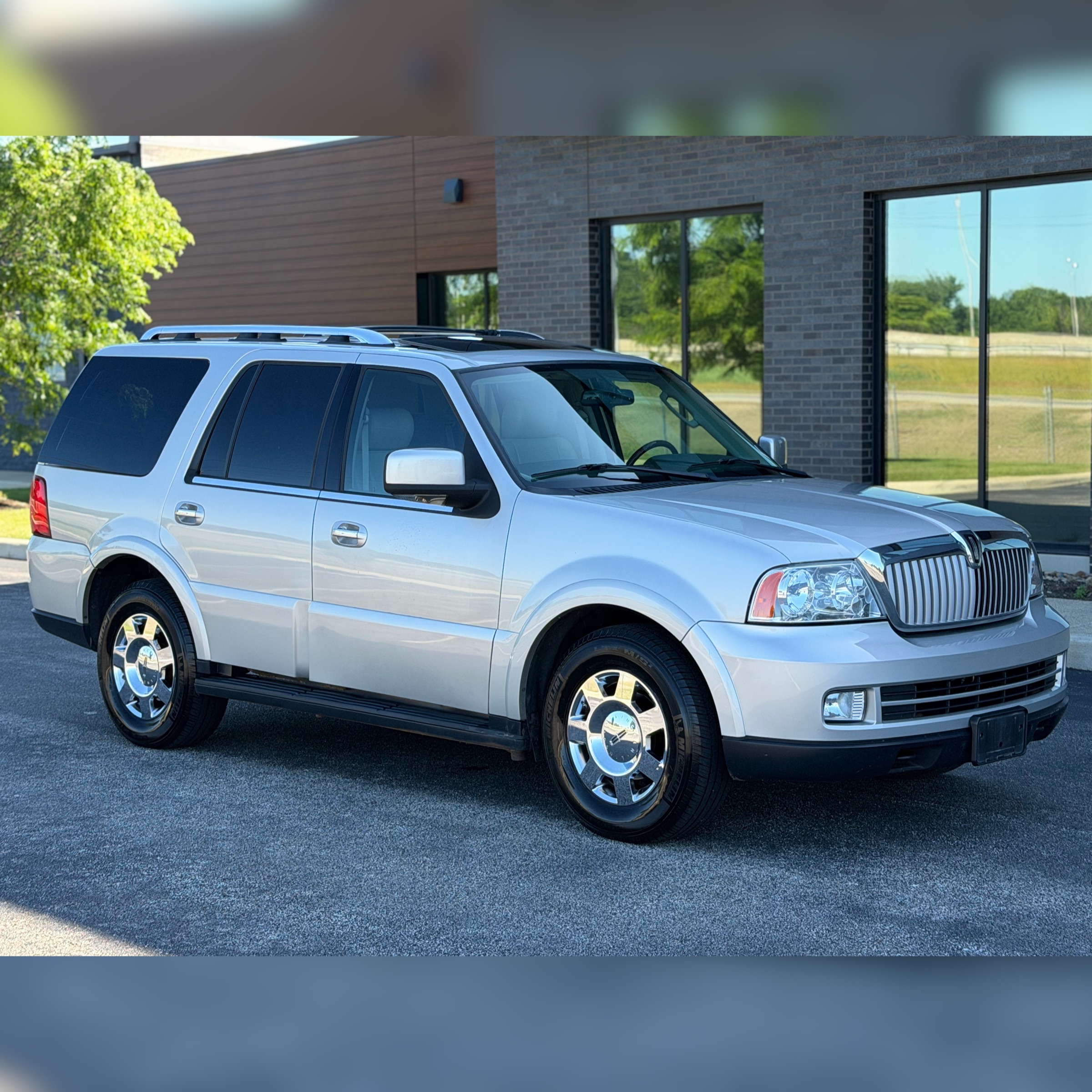 Silver 2006 Lincoln Navigator Luxury 4WD SUV / Crossover Four-Wheel Drive Automatic