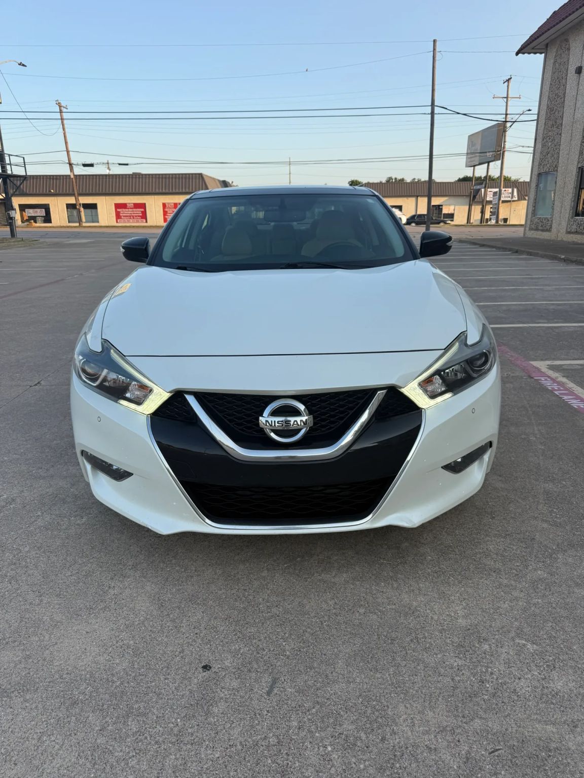 White 2018 Nissan Maxima Sedan Front-Wheel Drive Automatic