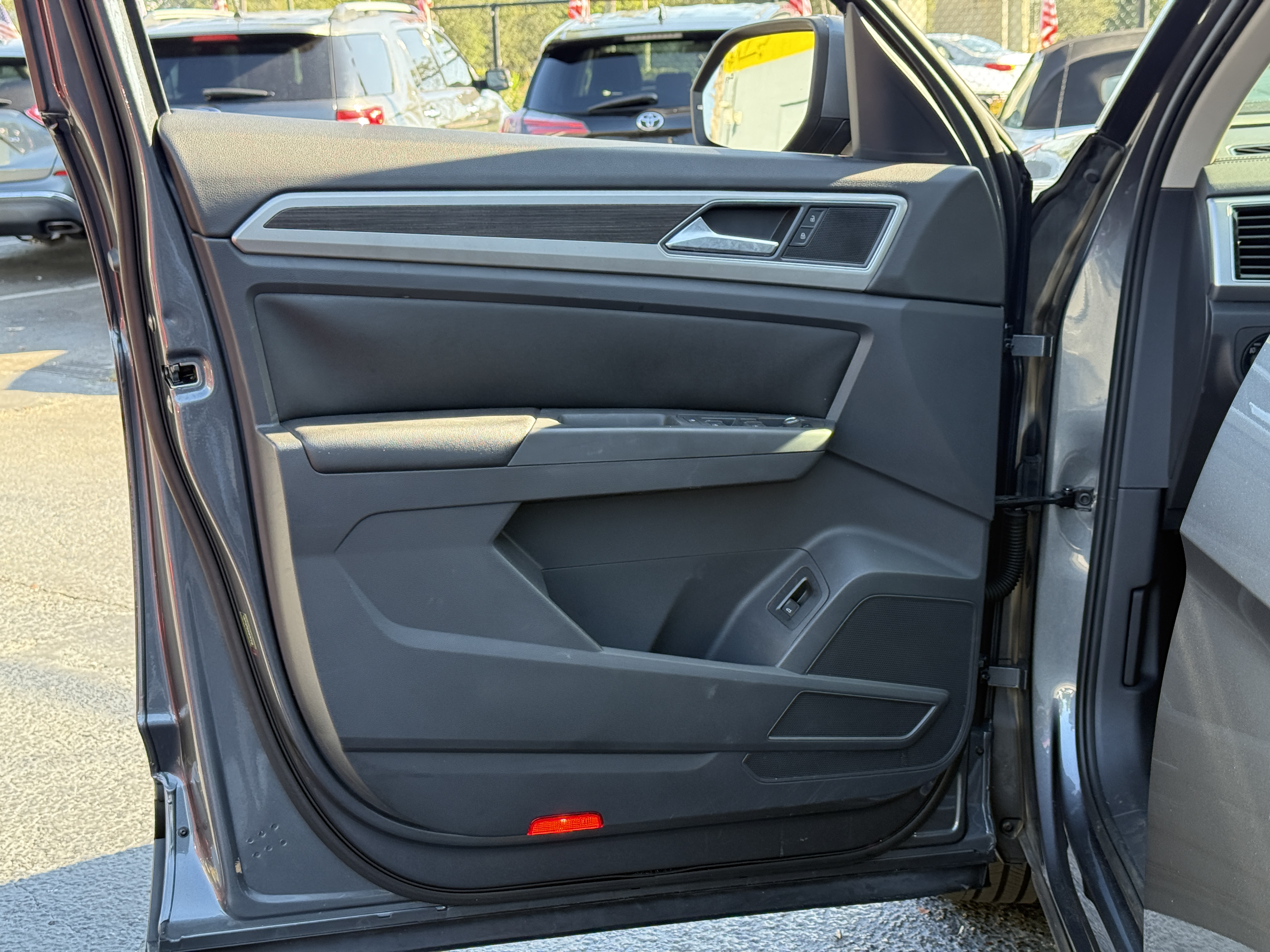 2018 Volkswagen Atlas - $16,900
