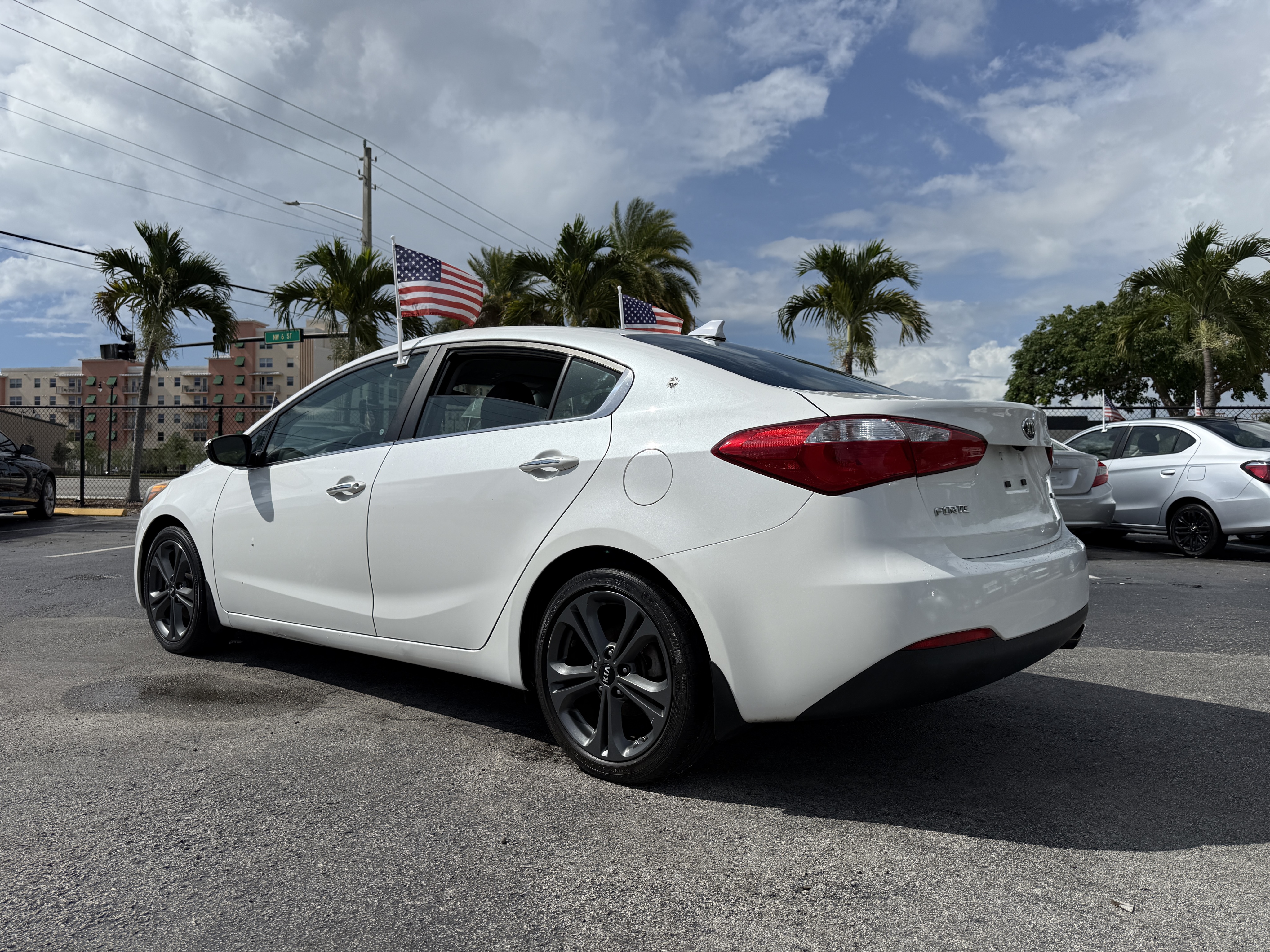 2016 Kia Forte - $10,900