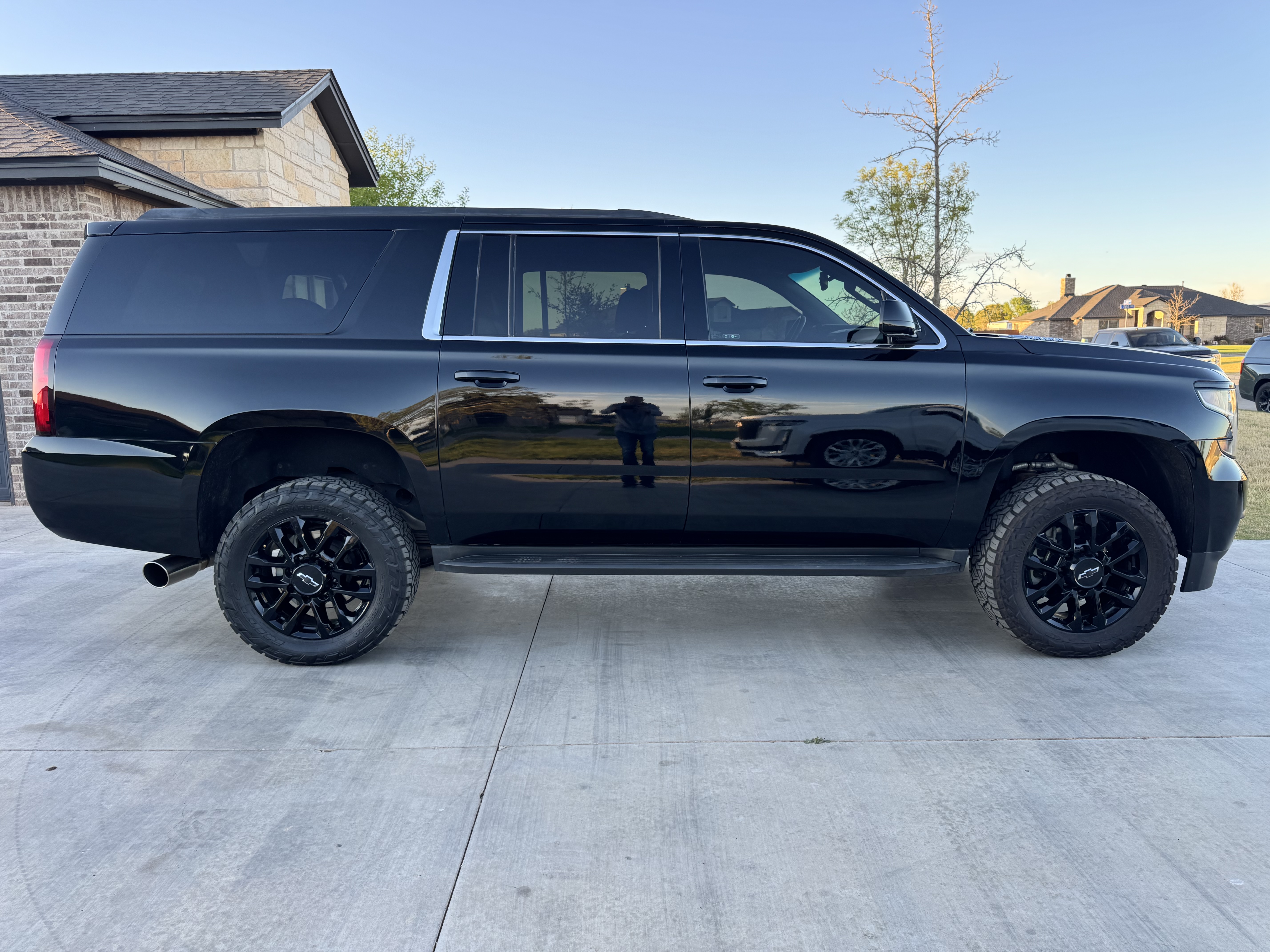 View vehicle photo 3