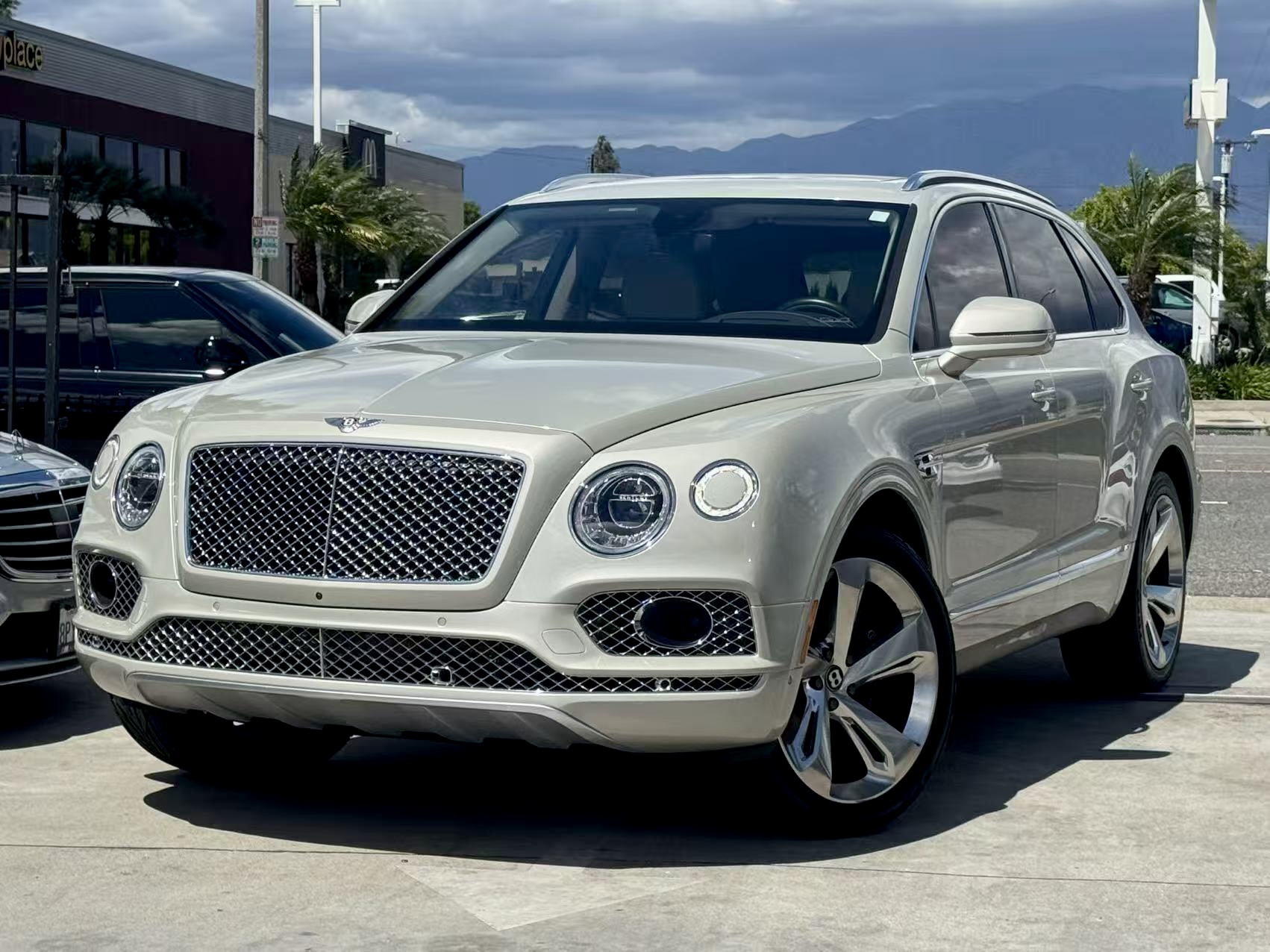 White 2019 Bentley Bentayga V8 AWD SUV / Crossover All-Wheel Drive Automatic