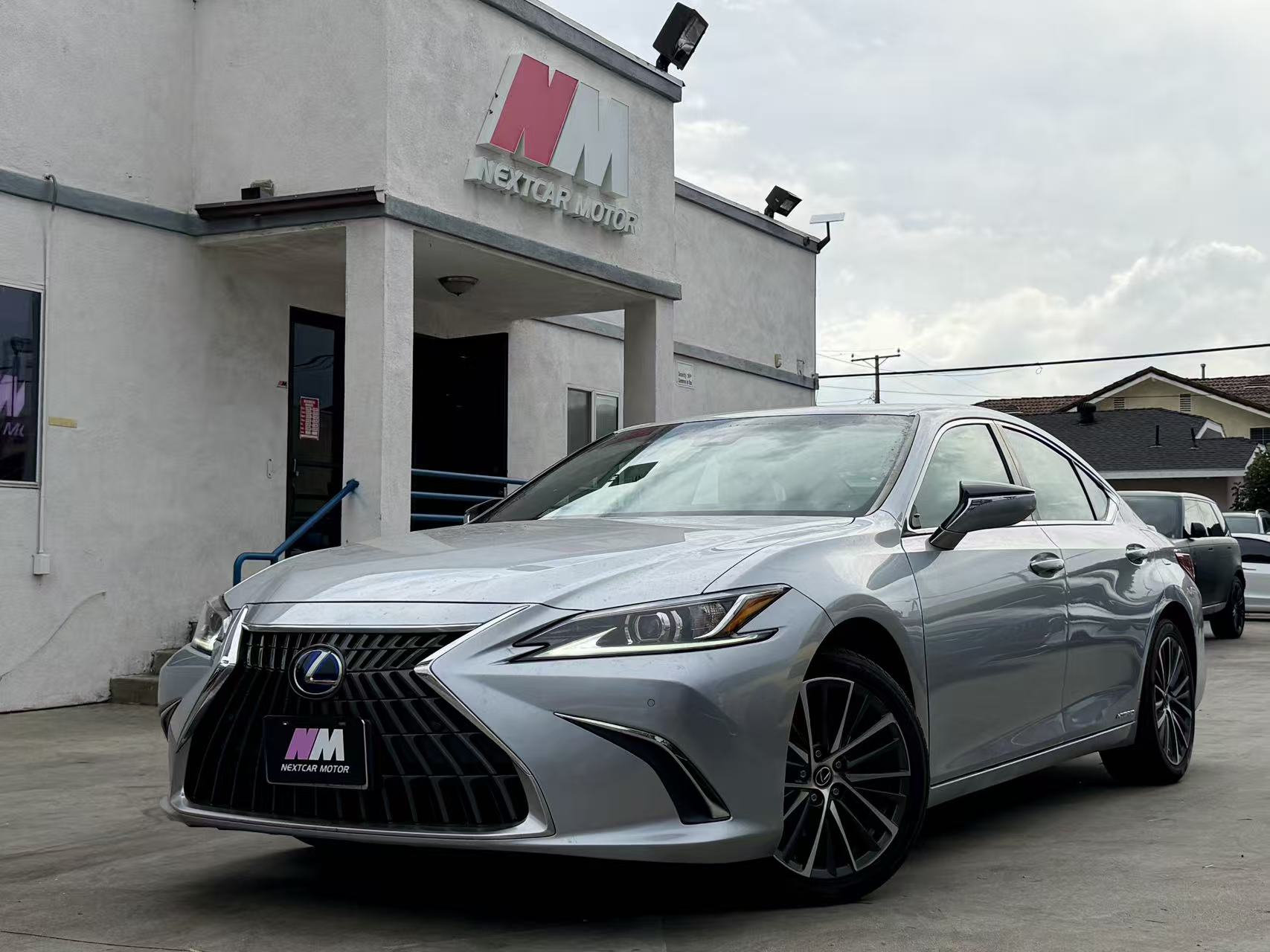 Silver 2022 Lexus ES Hybrid Sedan Front-Wheel Drive Automatic