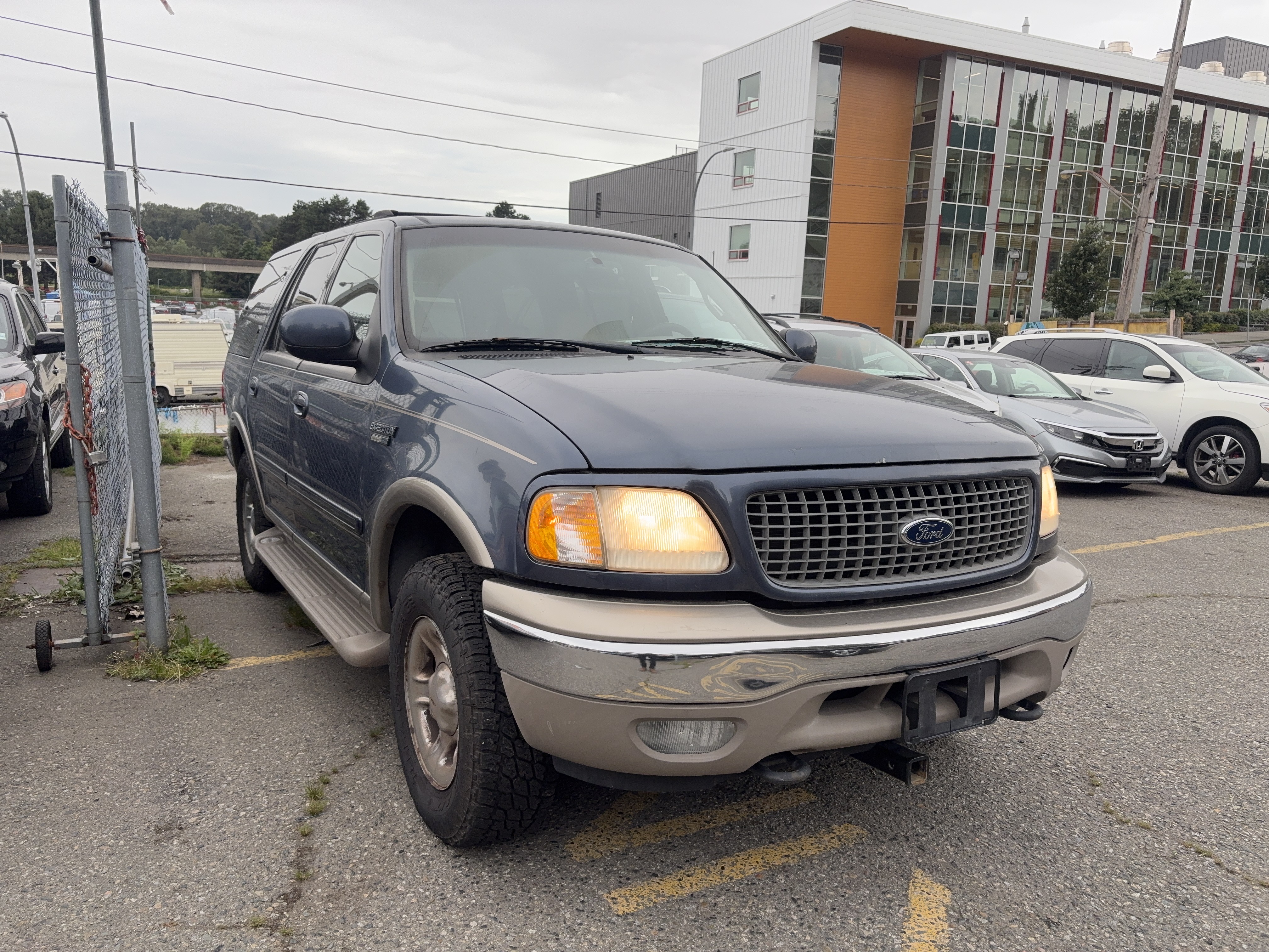 - 2000 Ford Expedition SUV / Crossover Four-Wheel Drive