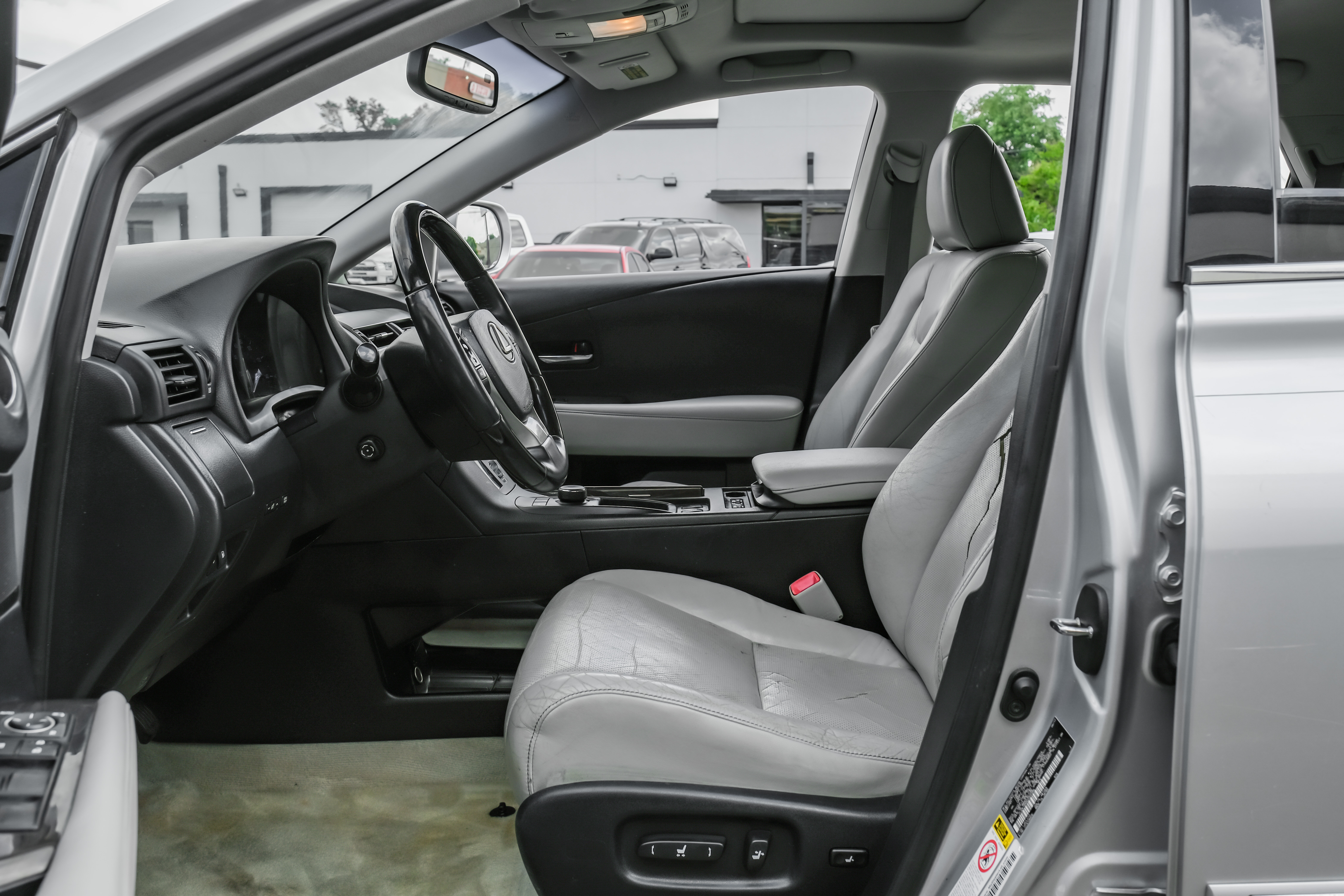 View vehicle photo 4
