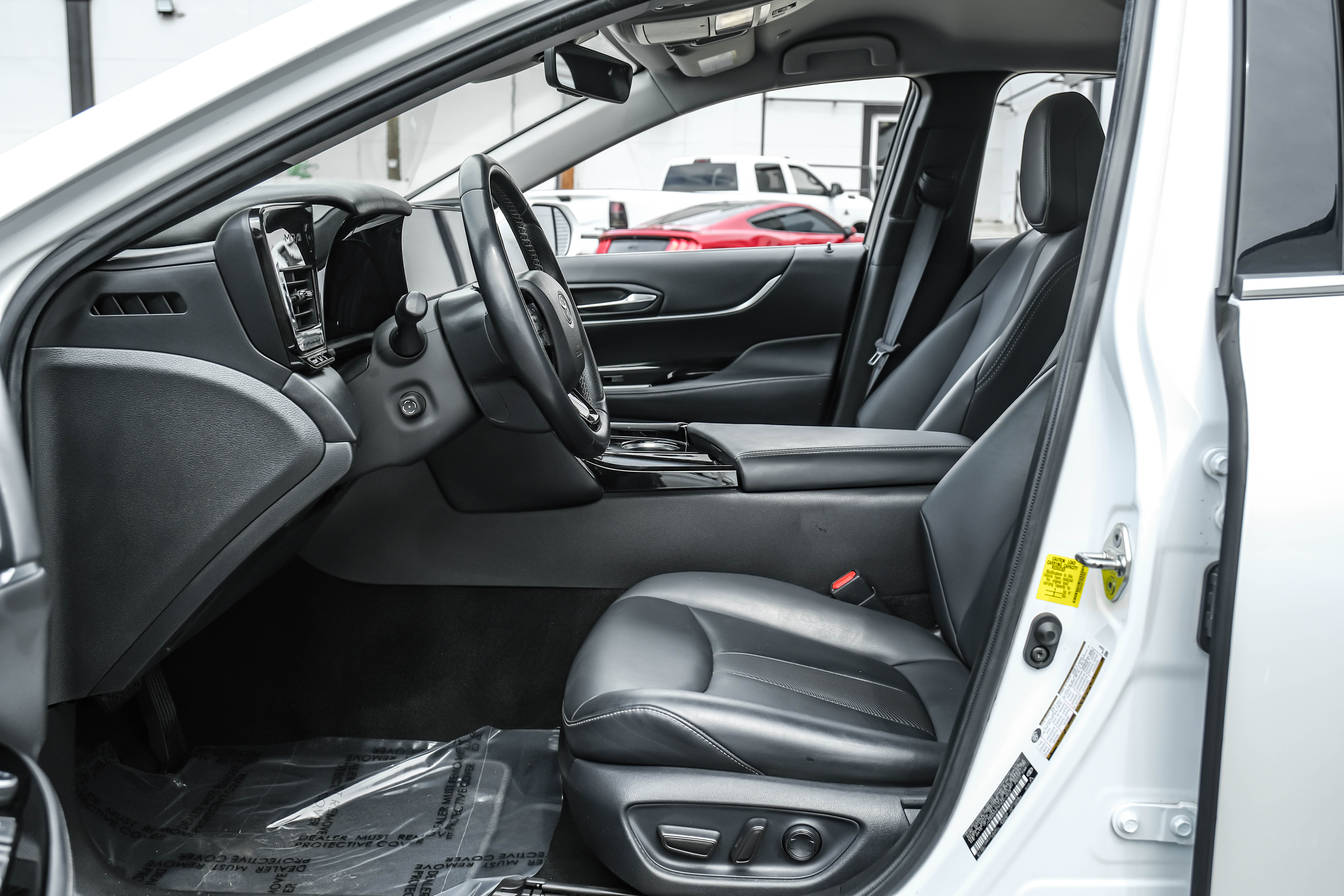 View vehicle photo 4