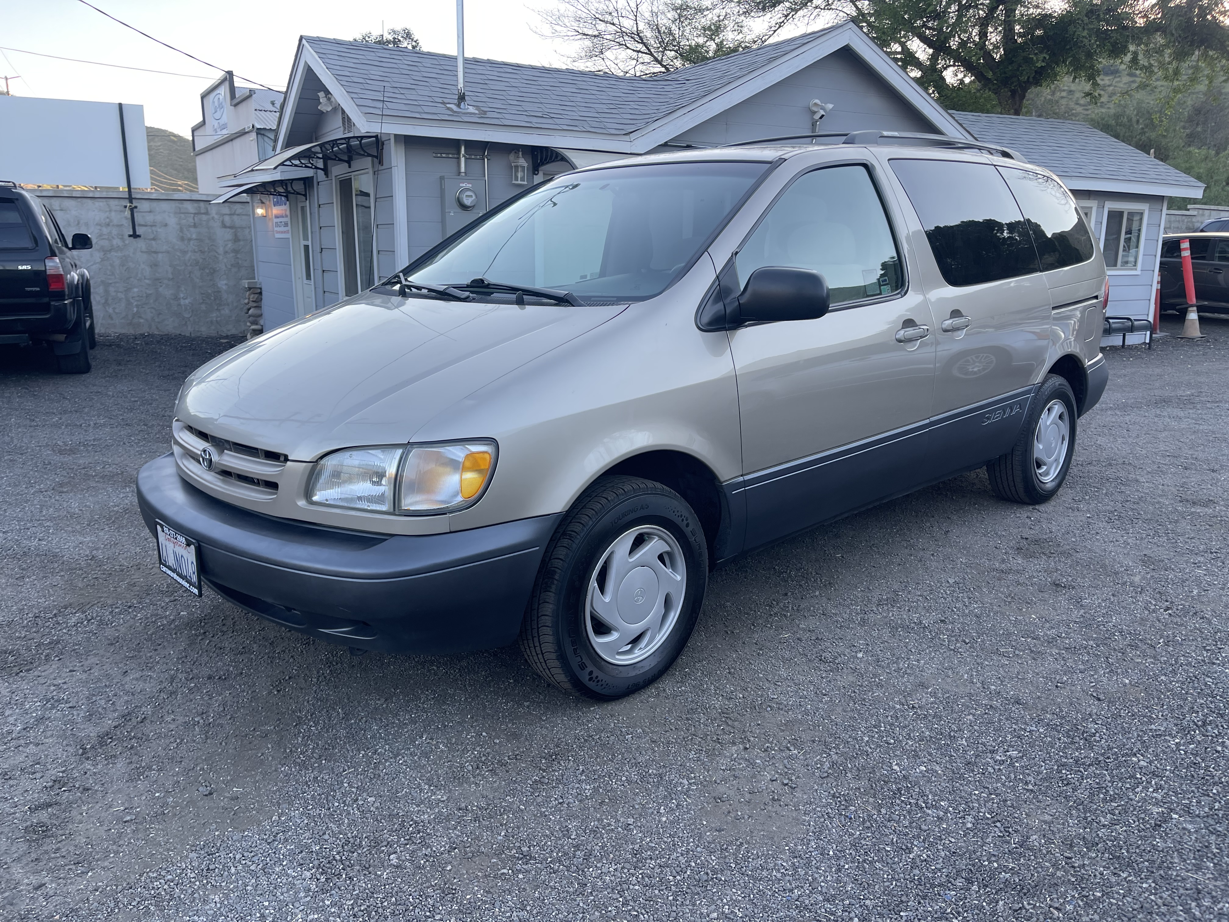 2000 Toyota Sienna LE