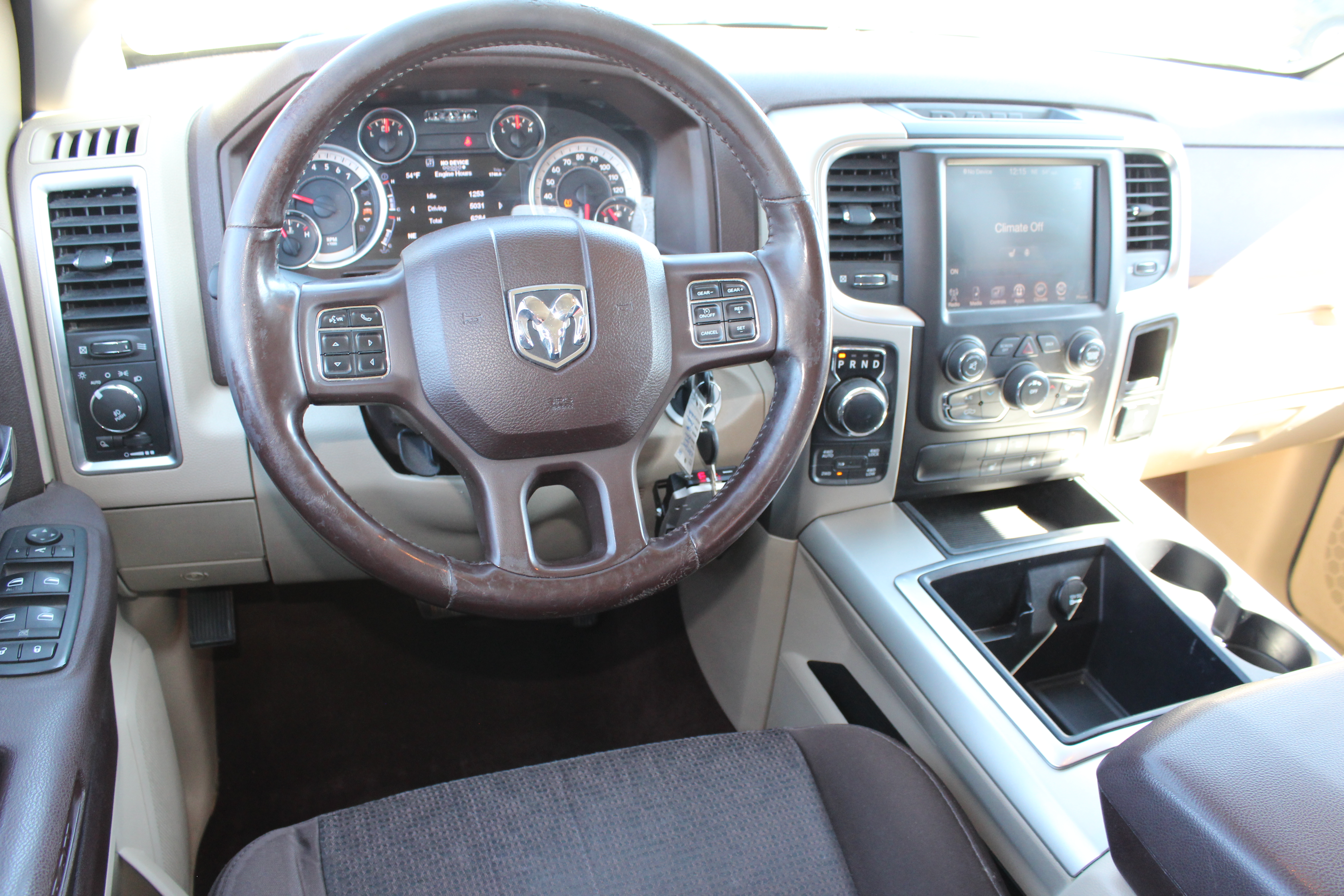 2014 RAM 1500 4WD Crew Cab 140.5 Big Horn - White exterior view 20
