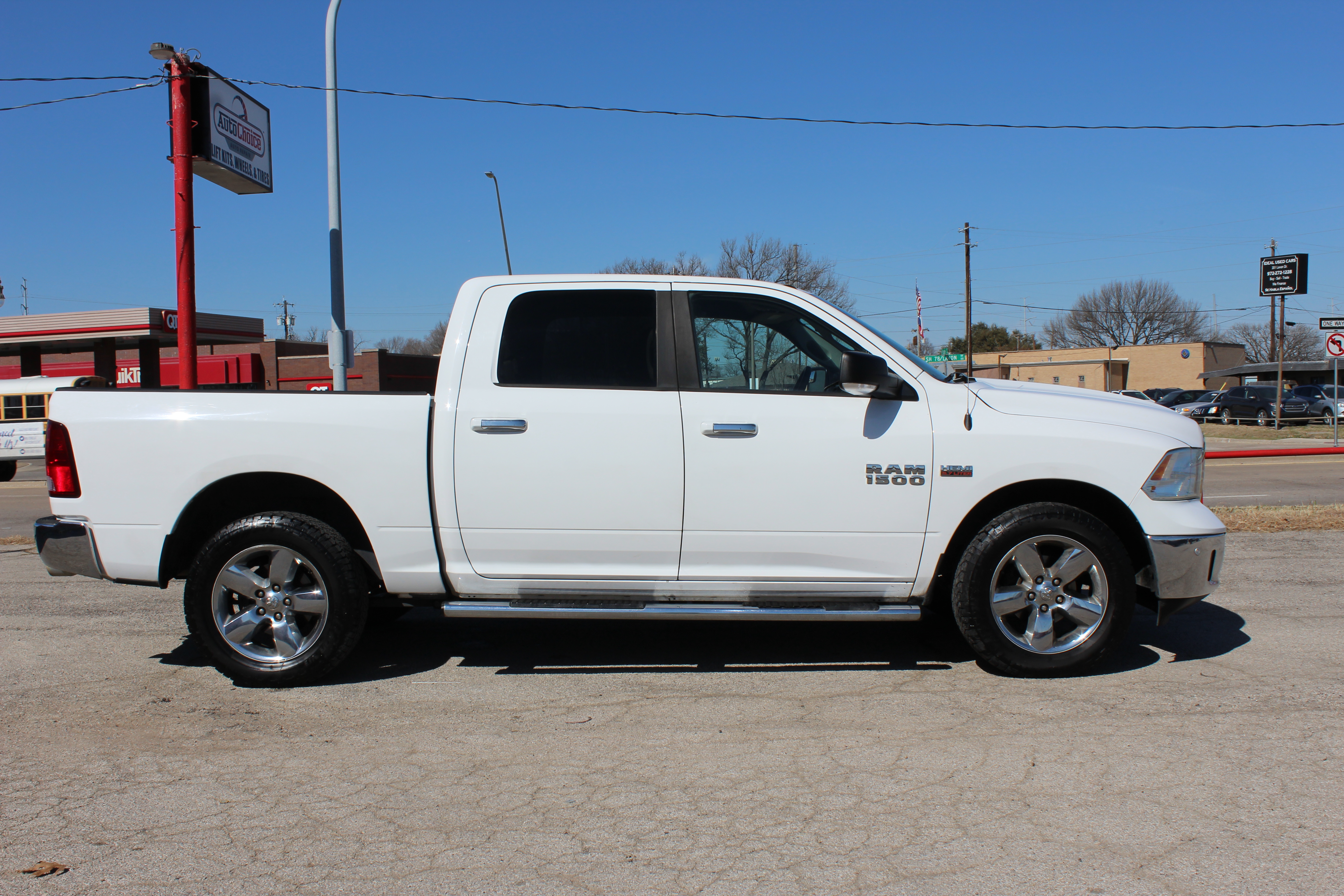 2014 RAM 1500 4WD Crew Cab 140.5 Big Horn - White exterior view 12