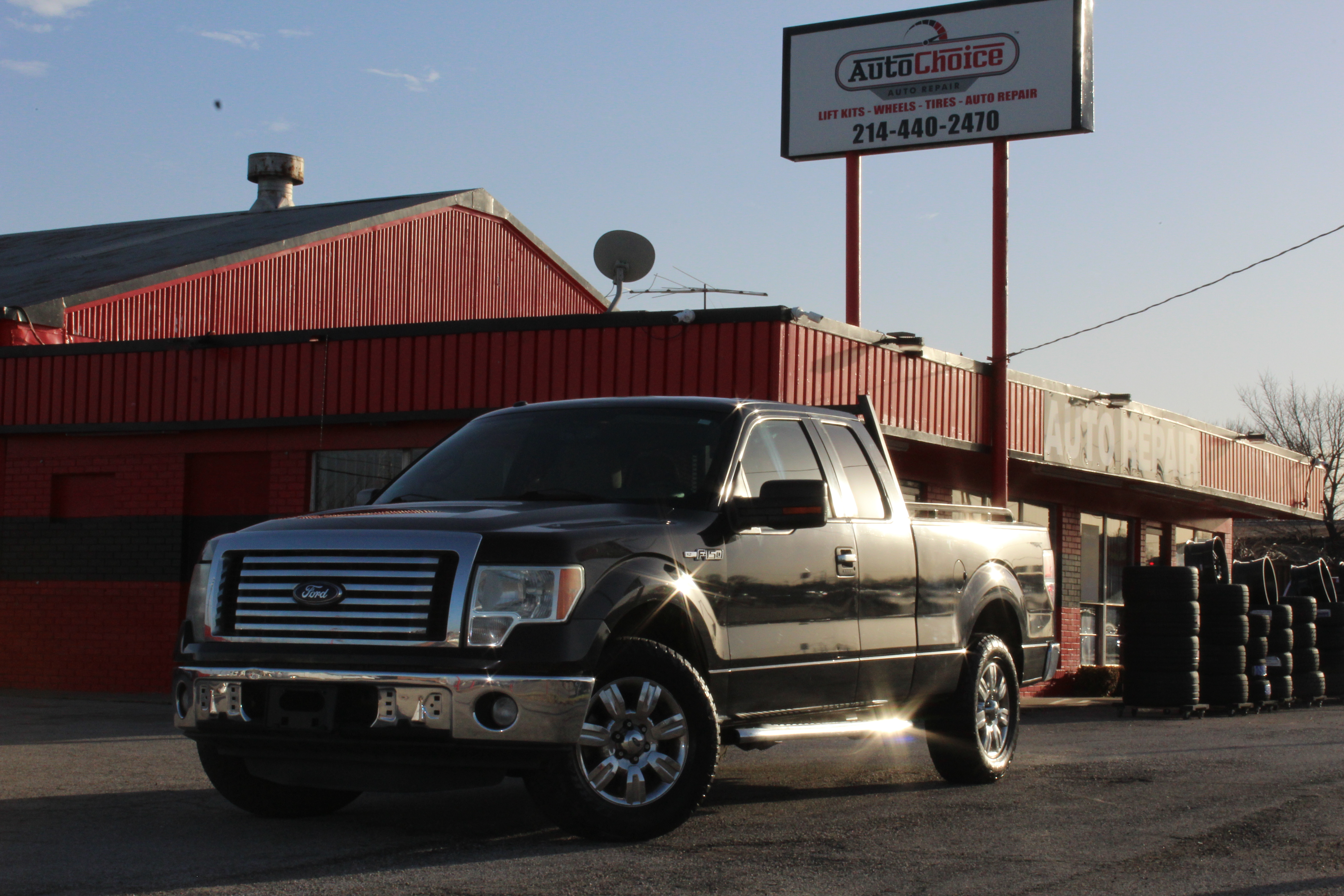2012 Ford F-150 2WD SuperCab 145 XLT - Blue exterior view 12