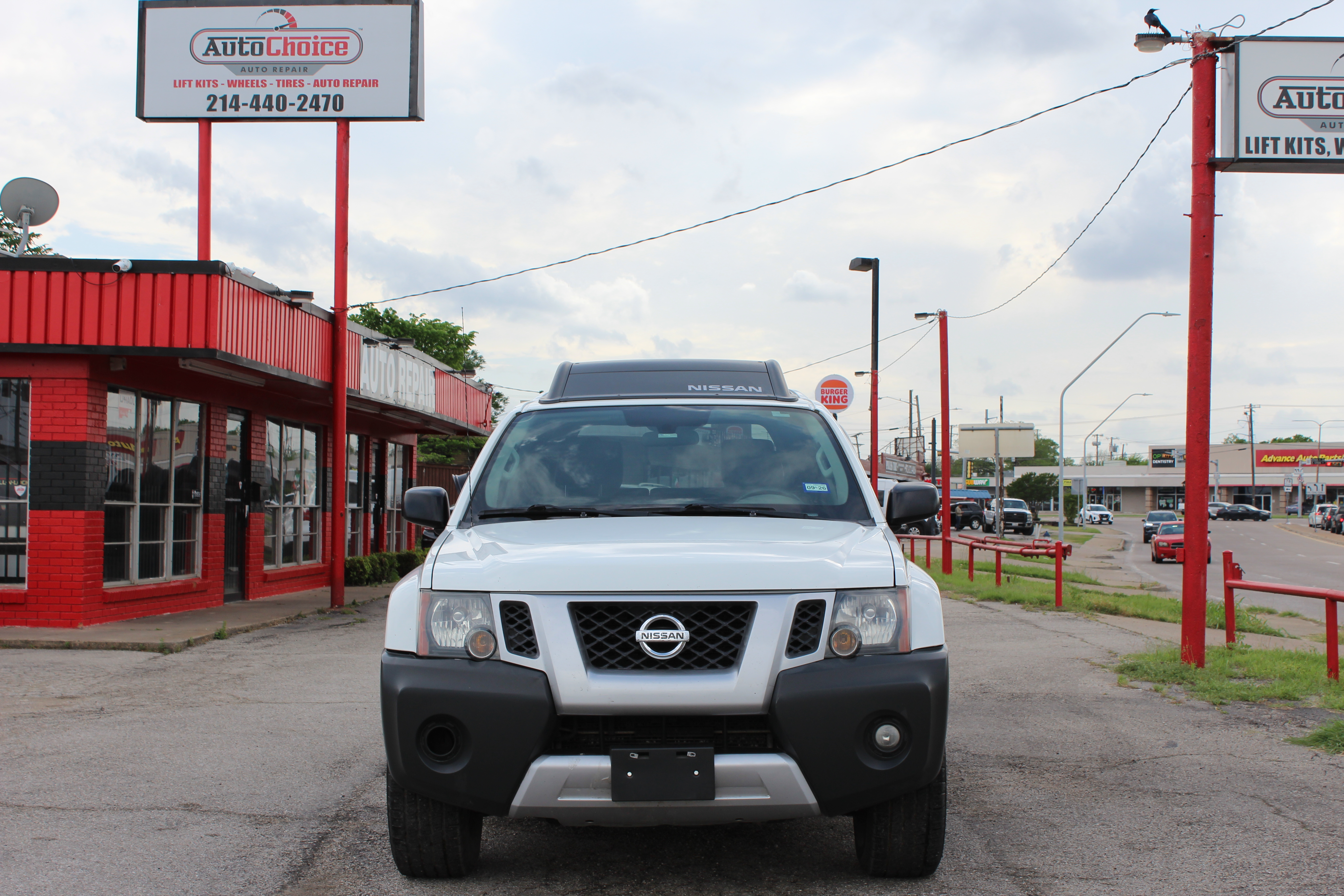 2015 Nissan Xterra 2WD 4dr Auto S - White exterior view 7