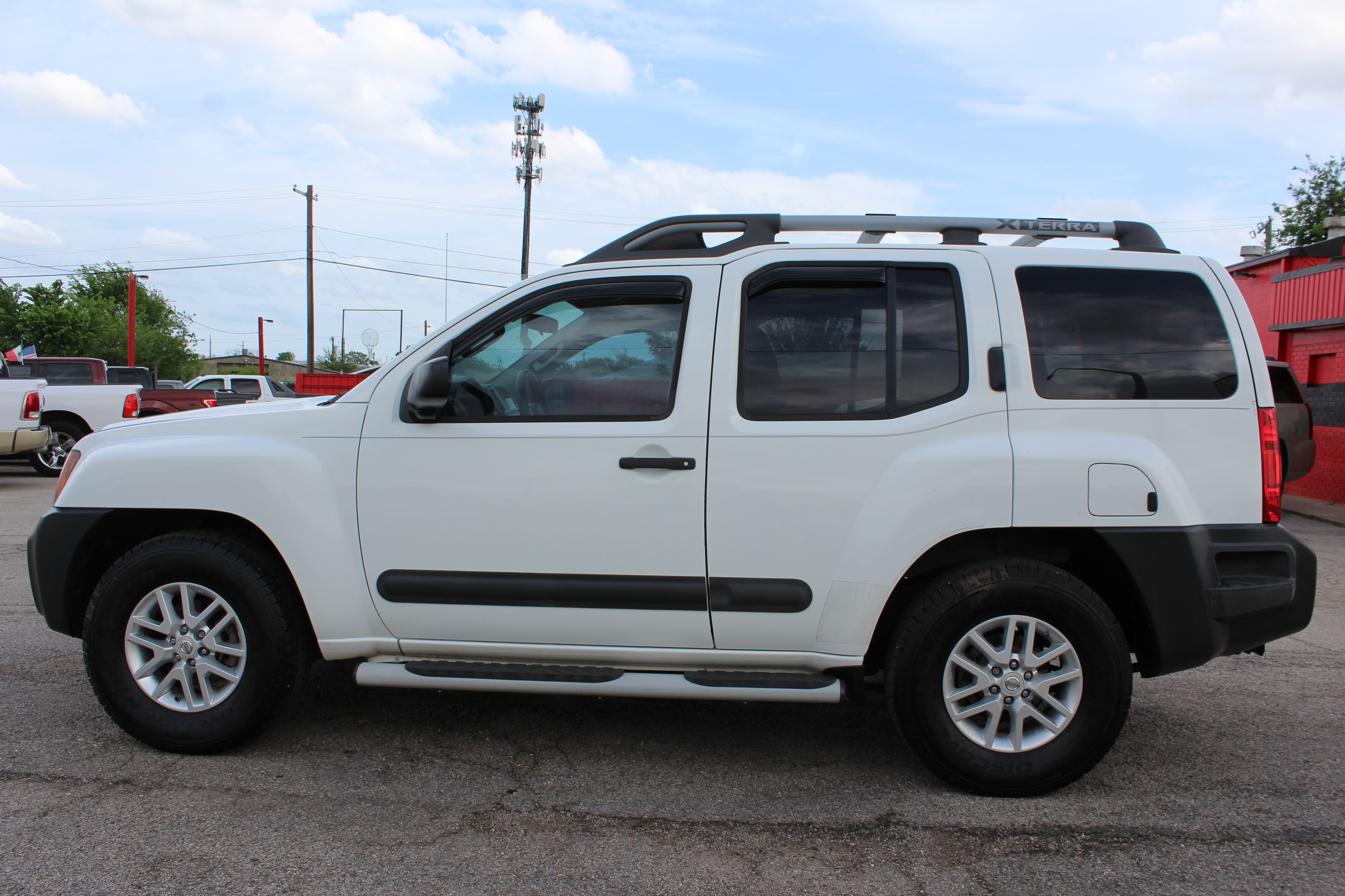 2015 Nissan Xterra 2WD 4dr Auto S - White exterior view 11