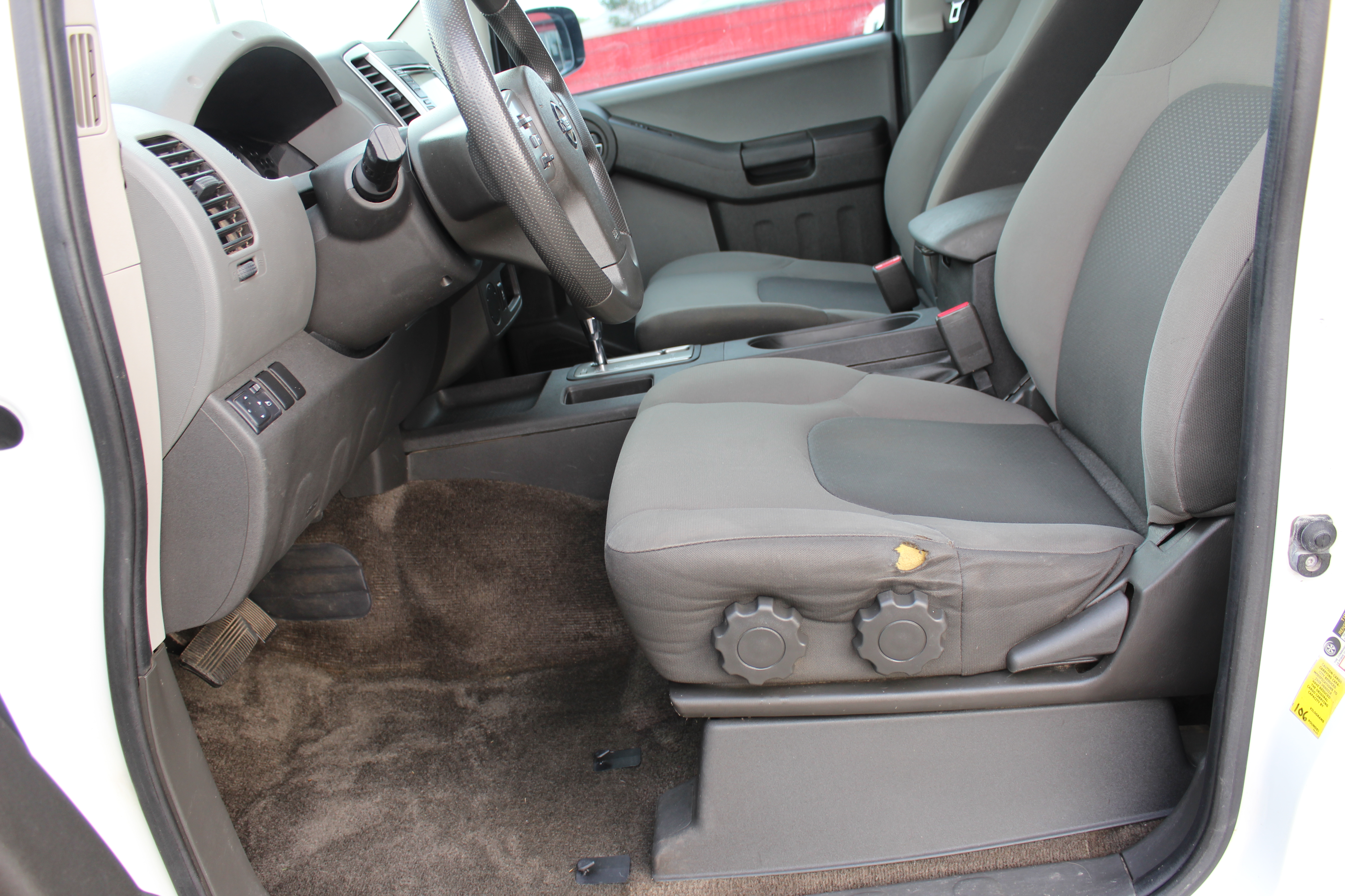2015 Nissan Xterra 2WD 4dr Auto S - White exterior view 17