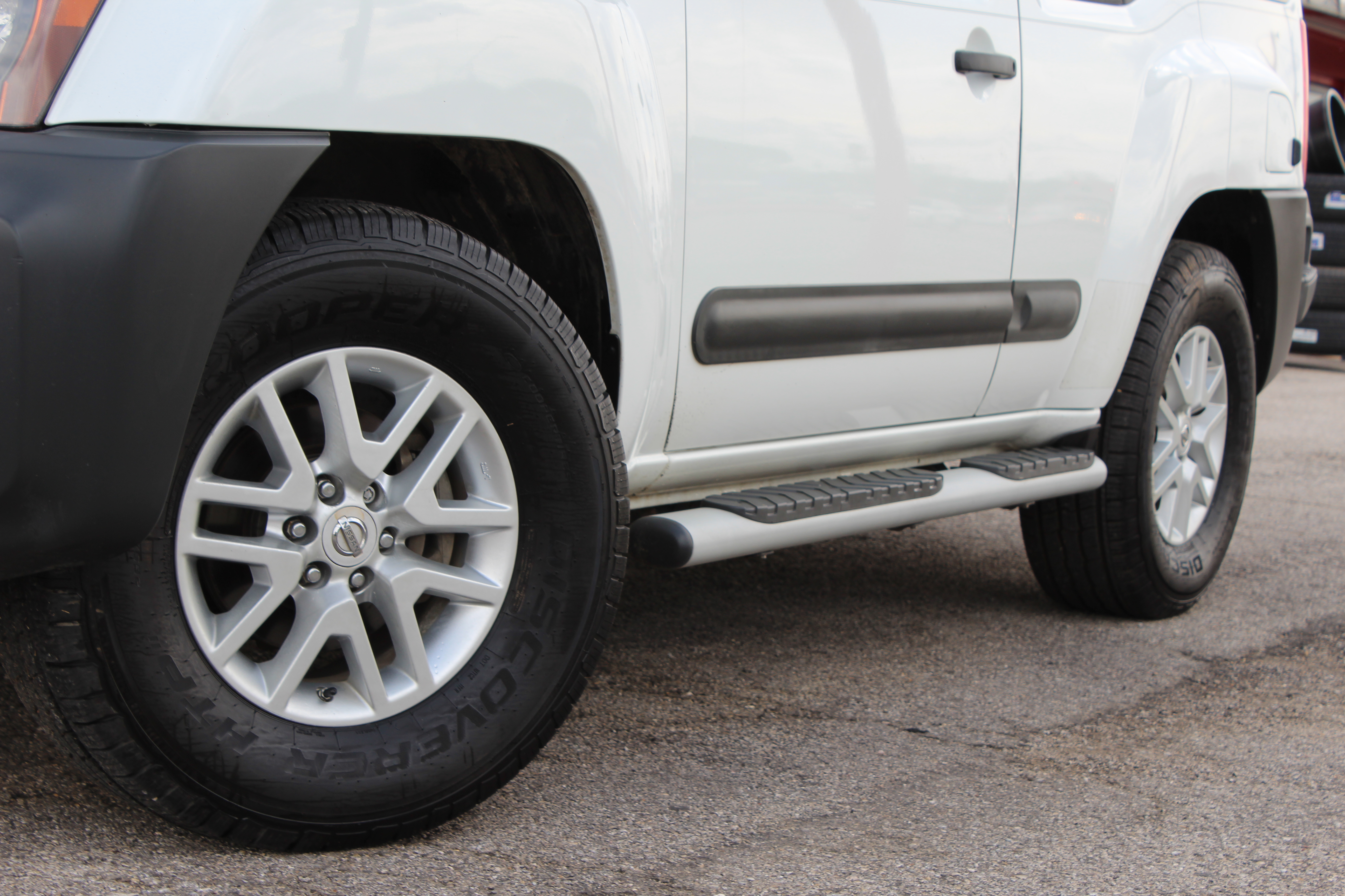 2015 Nissan Xterra 2WD 4dr Auto S - White exterior view 10