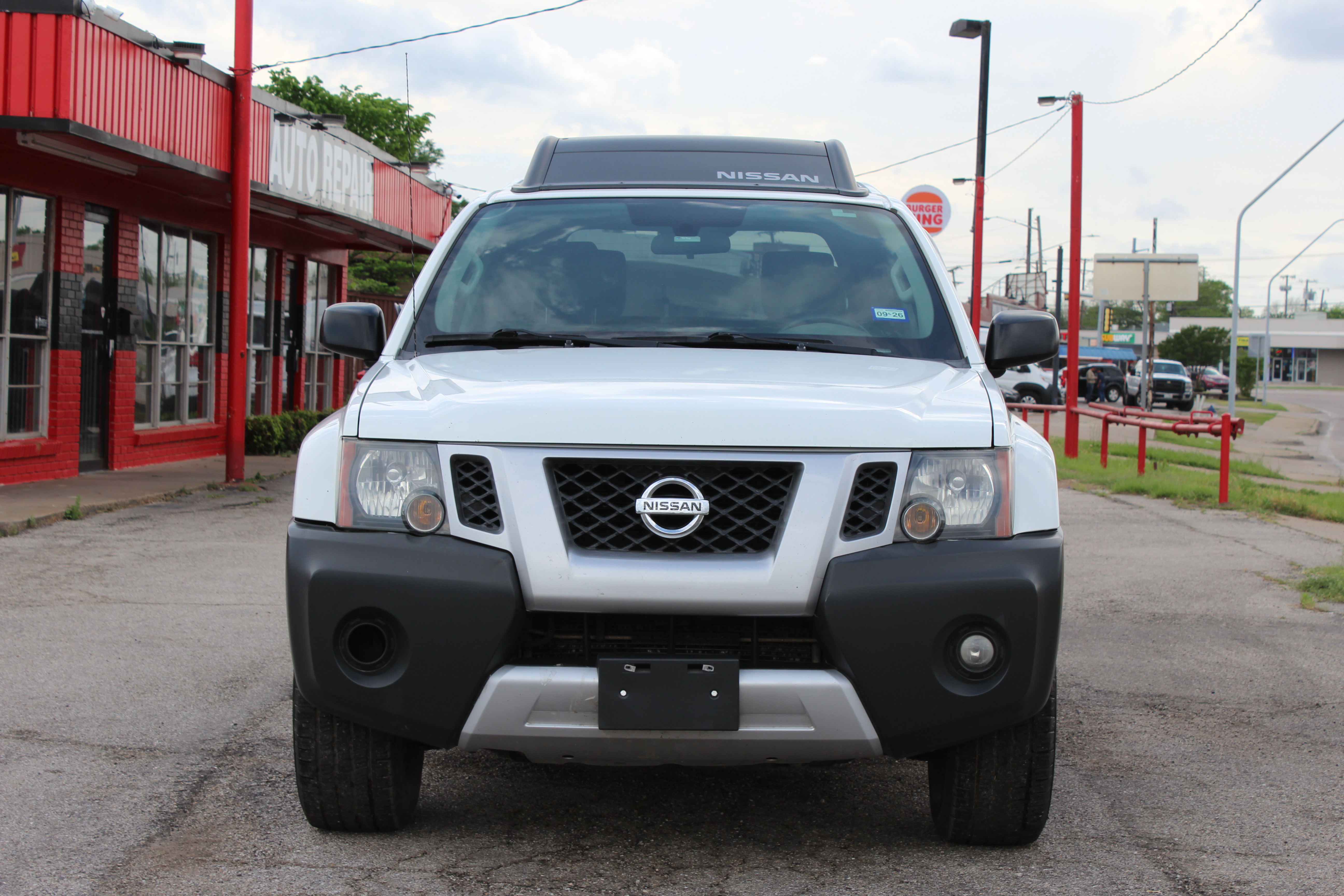 2015 Nissan Xterra 2WD 4dr Auto S - White exterior view 8