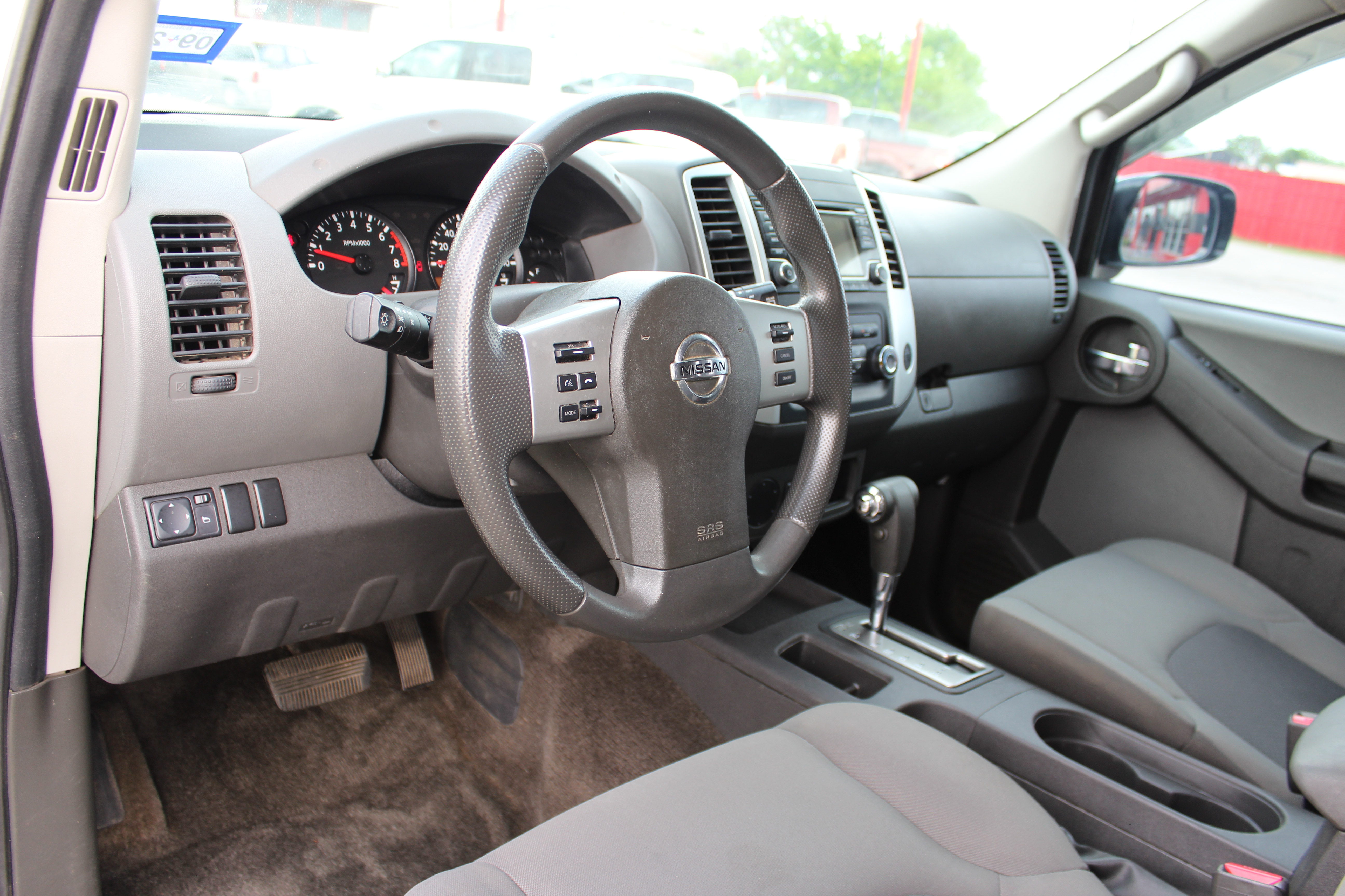 2015 Nissan Xterra 2WD 4dr Auto S - White exterior view 18