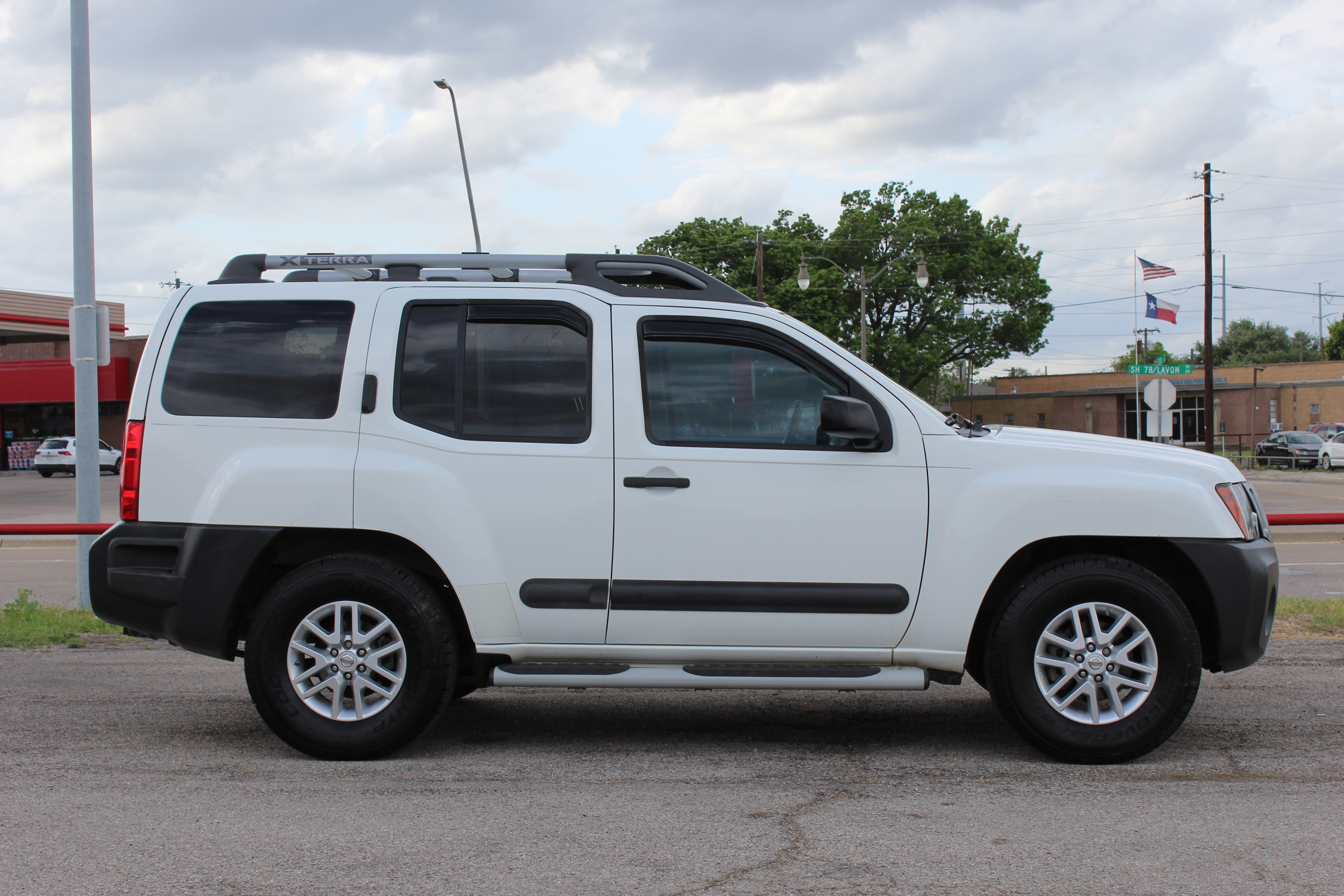 2015 Nissan Xterra 2WD 4dr Auto S - White exterior view 15