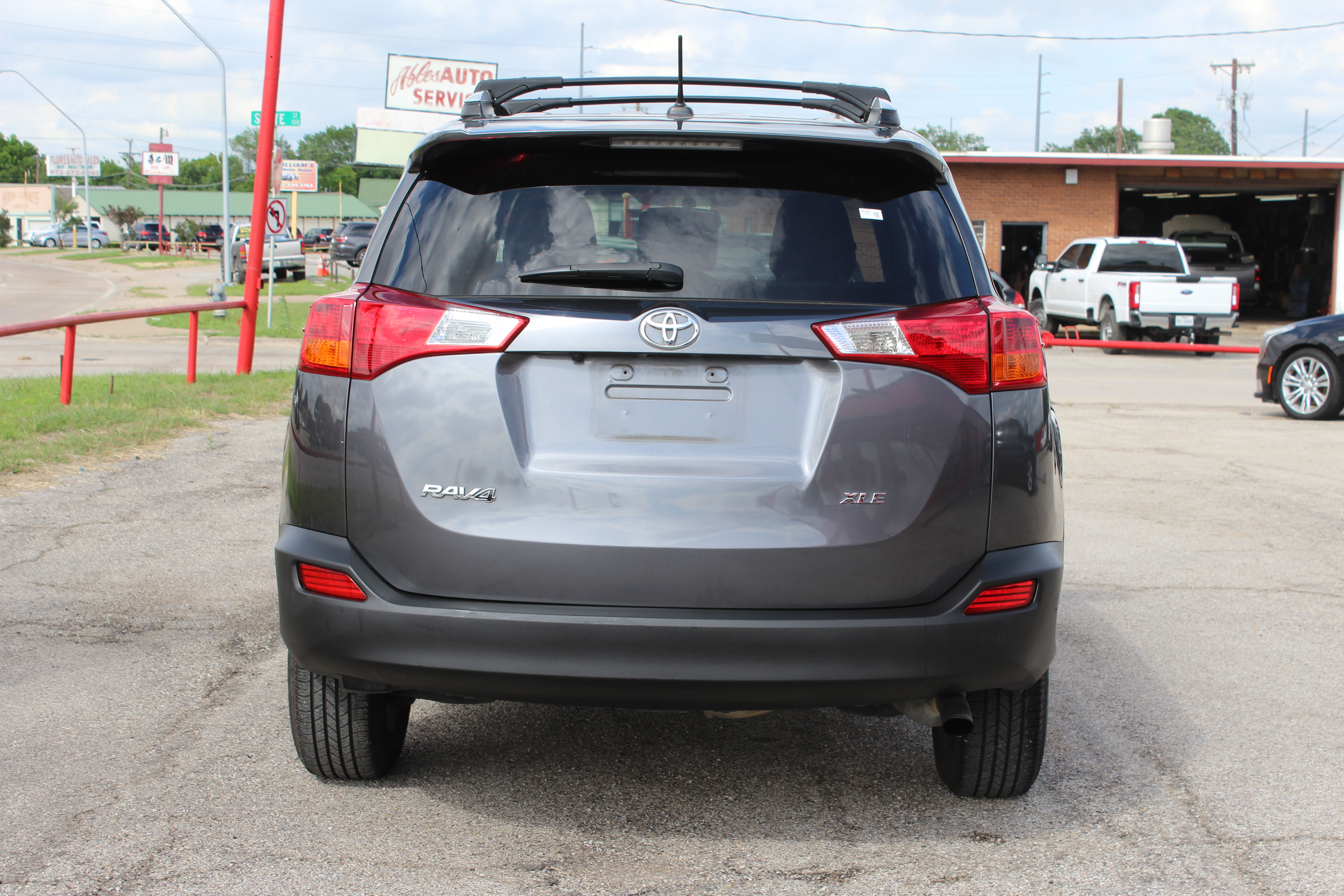 2015 Toyota RAV4 FWD 4dr XLE (Natl) - Gray exterior view 10