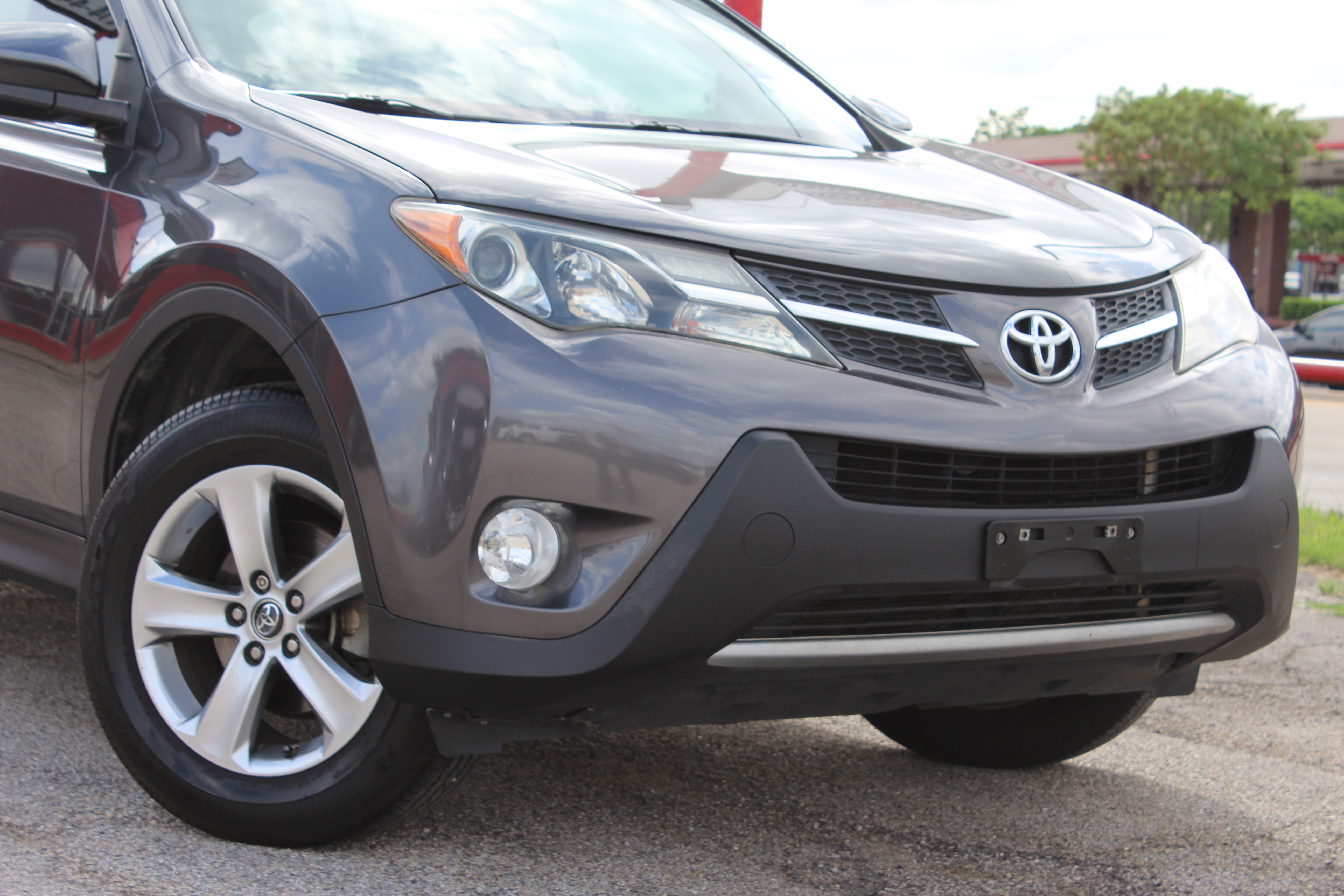 2015 Toyota RAV4 FWD 4dr XLE (Natl) - Gray exterior view 2