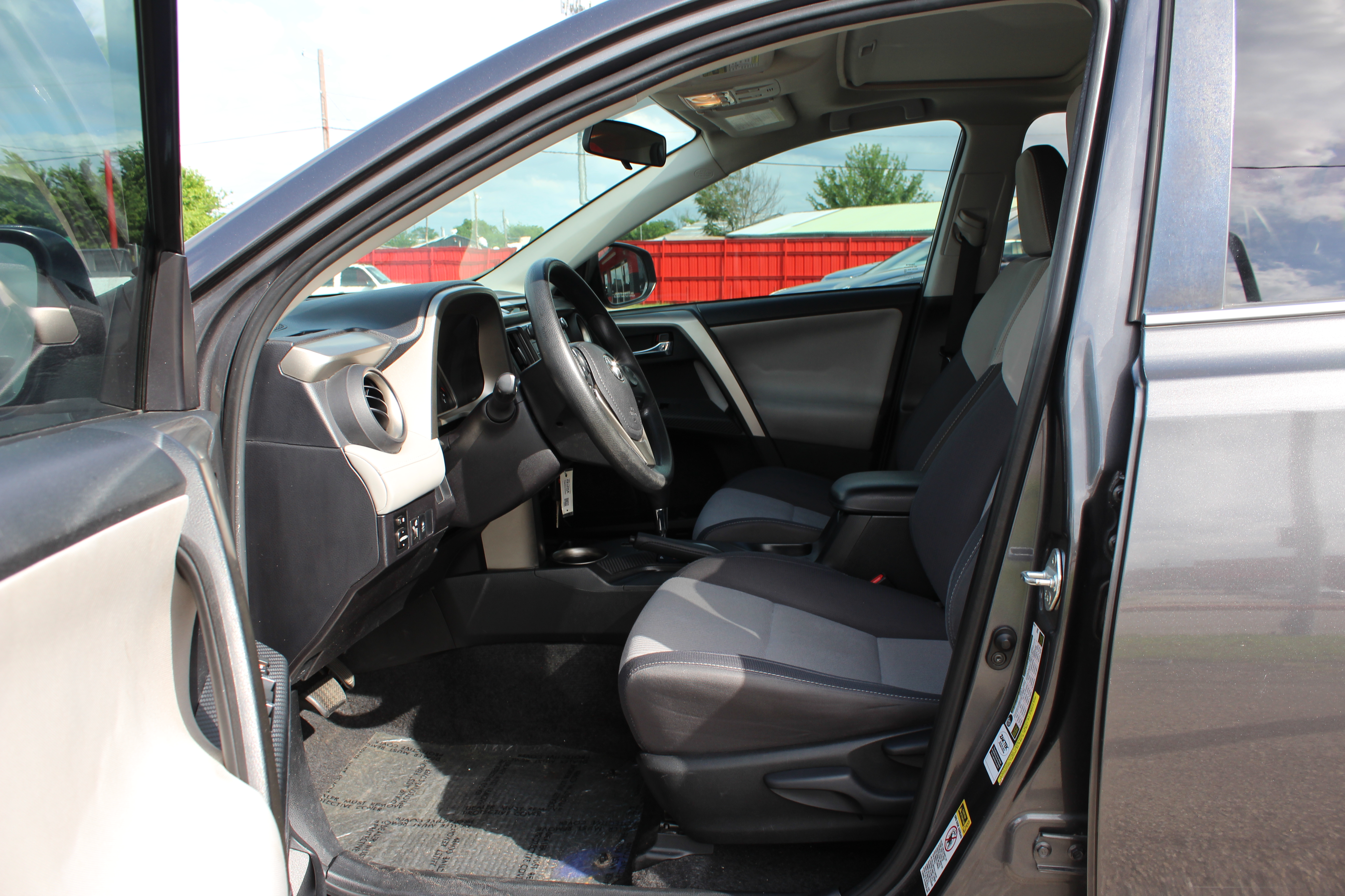 2015 Toyota RAV4 FWD 4dr XLE (Natl) - Gray exterior view 13