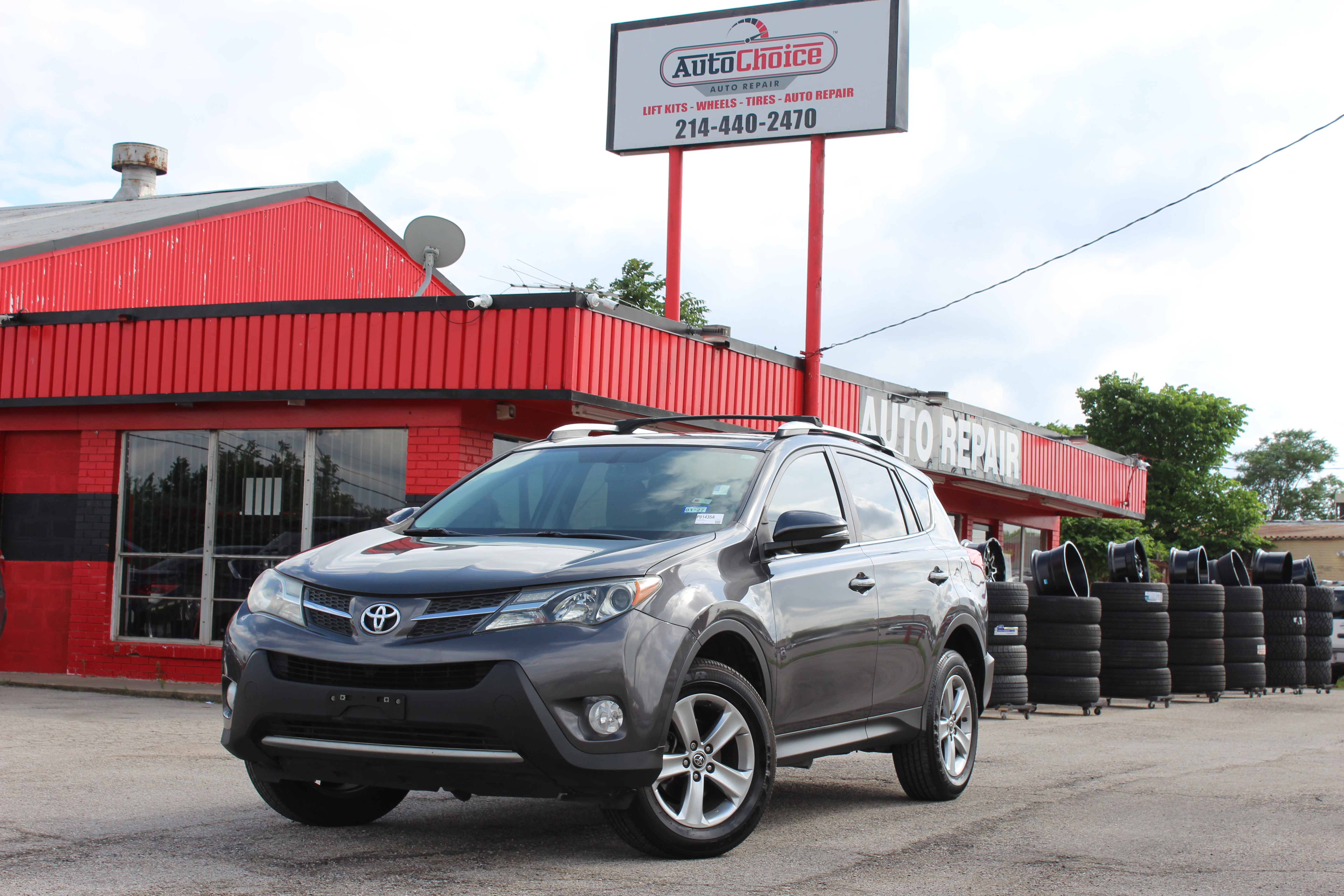 2015 Toyota RAV4 FWD 4dr XLE (Natl) - Gray exterior view 7