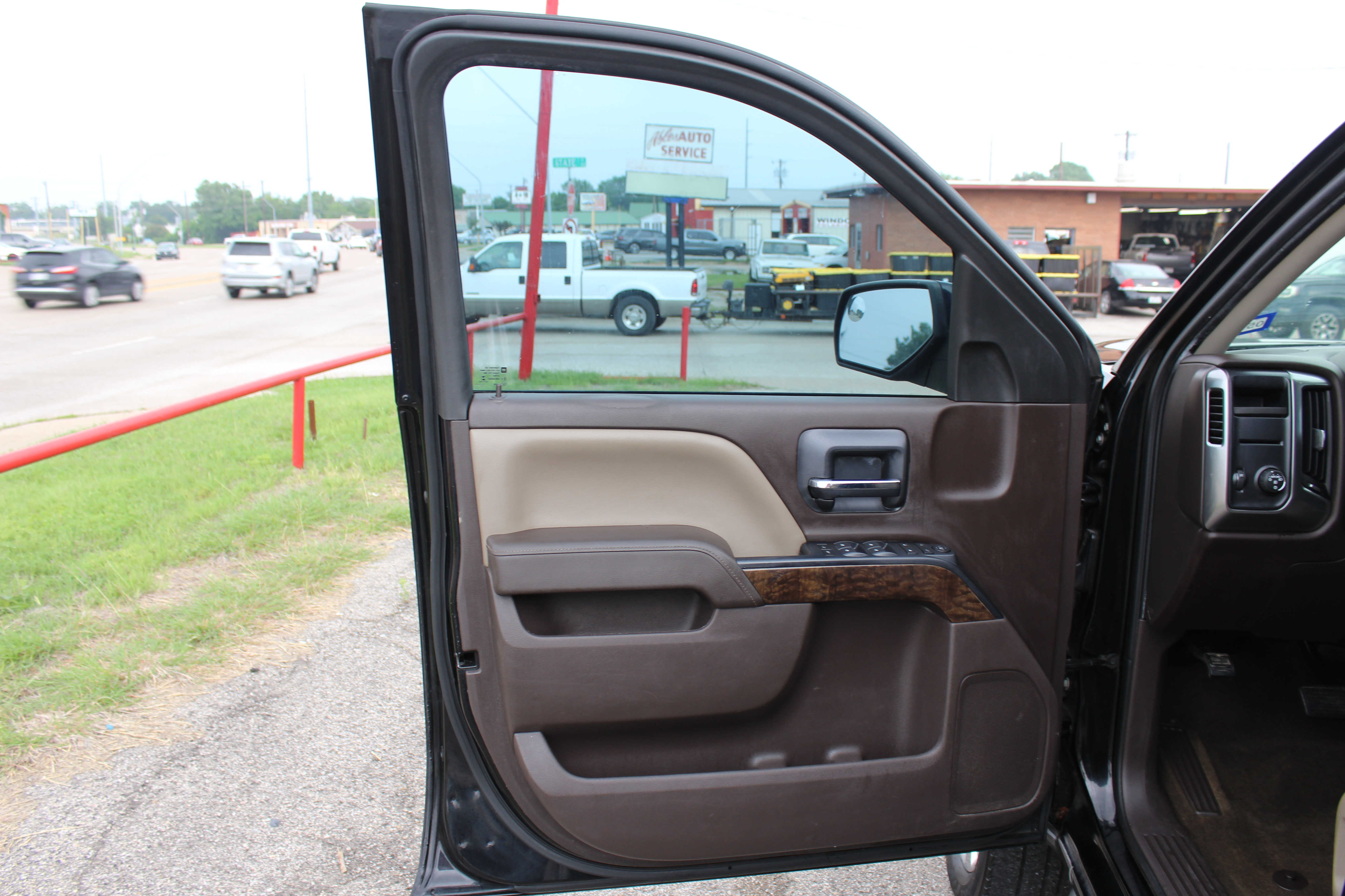 2014 Chevrolet Silverado 1500 2WD Crew Cab 143.5 LT w/1LT - Black exterior view 15