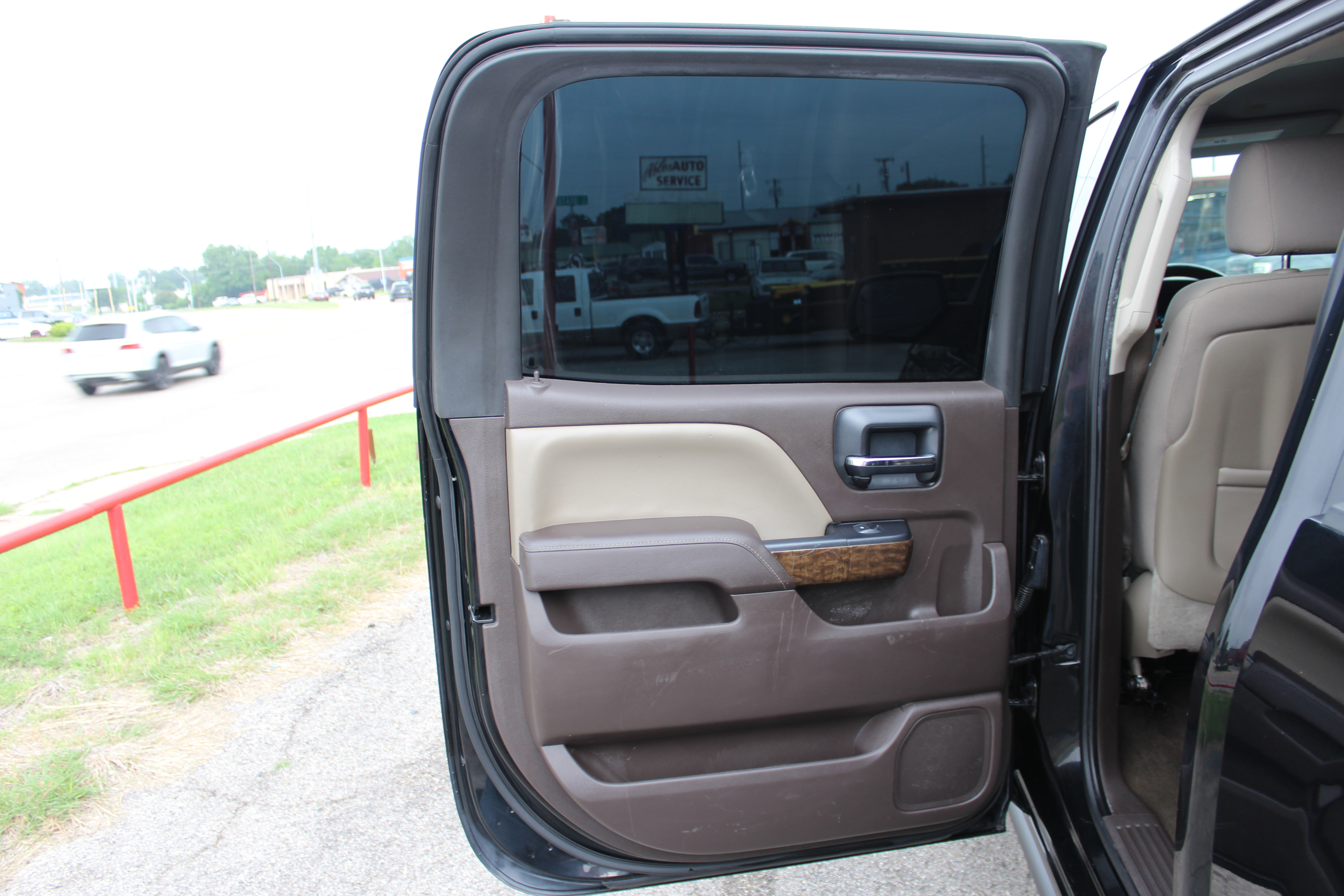 2014 Chevrolet Silverado 1500 2WD Crew Cab 143.5 LT w/1LT - Black exterior view 18