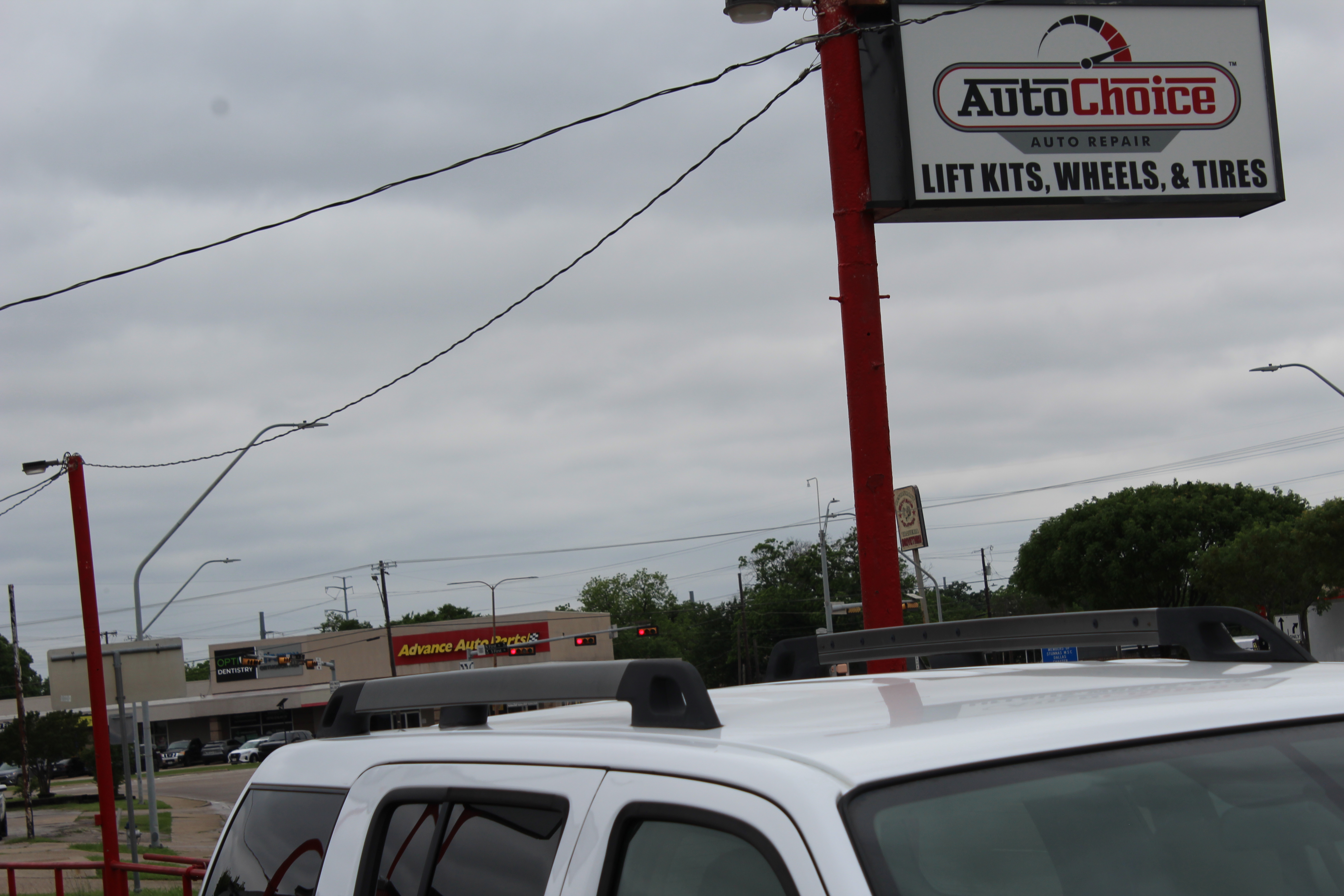 2010 Nissan Pathfinder 4WD 4dr V6 SE - White exterior view 3
