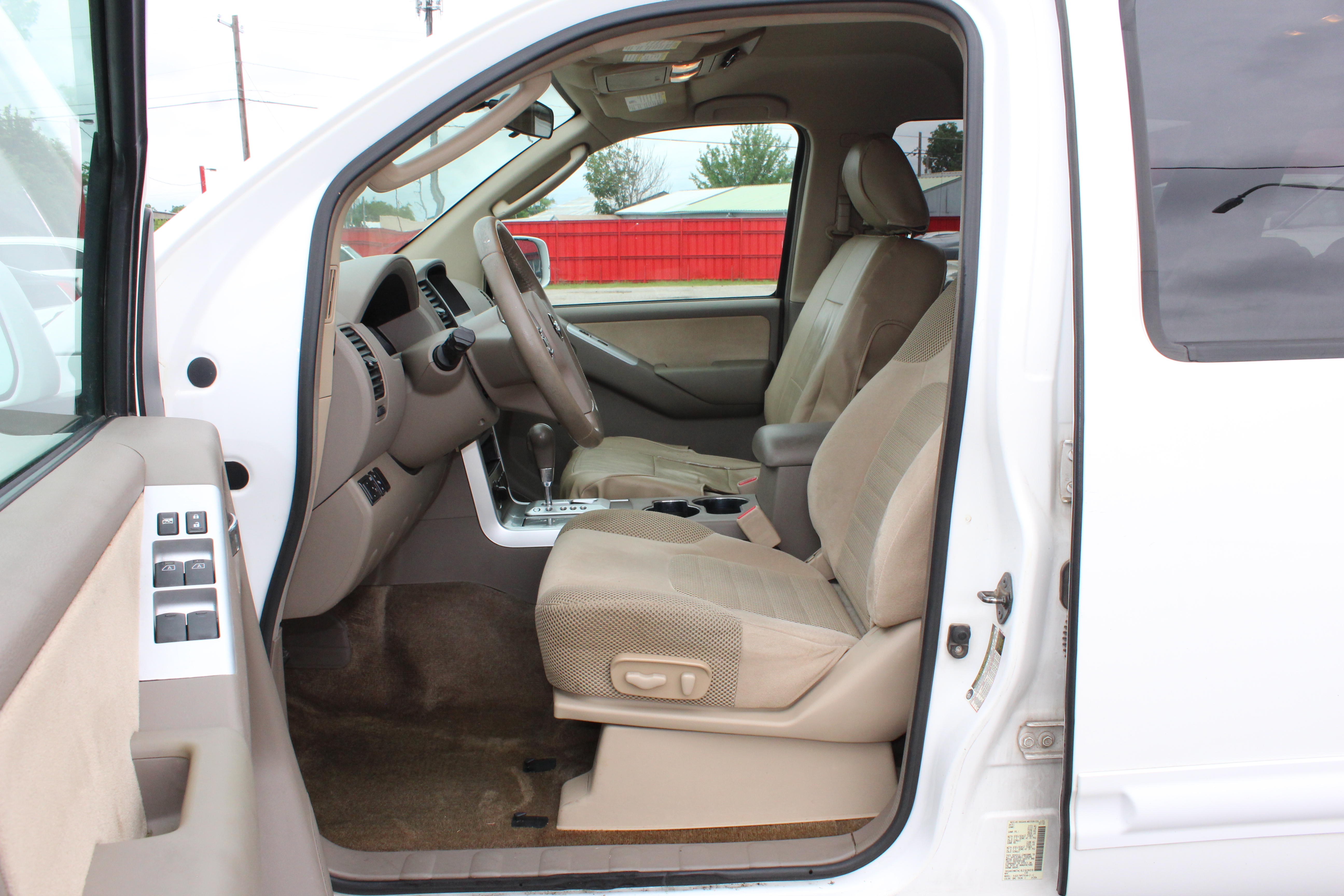 2010 Nissan Pathfinder 4WD 4dr V6 SE - White exterior view 14
