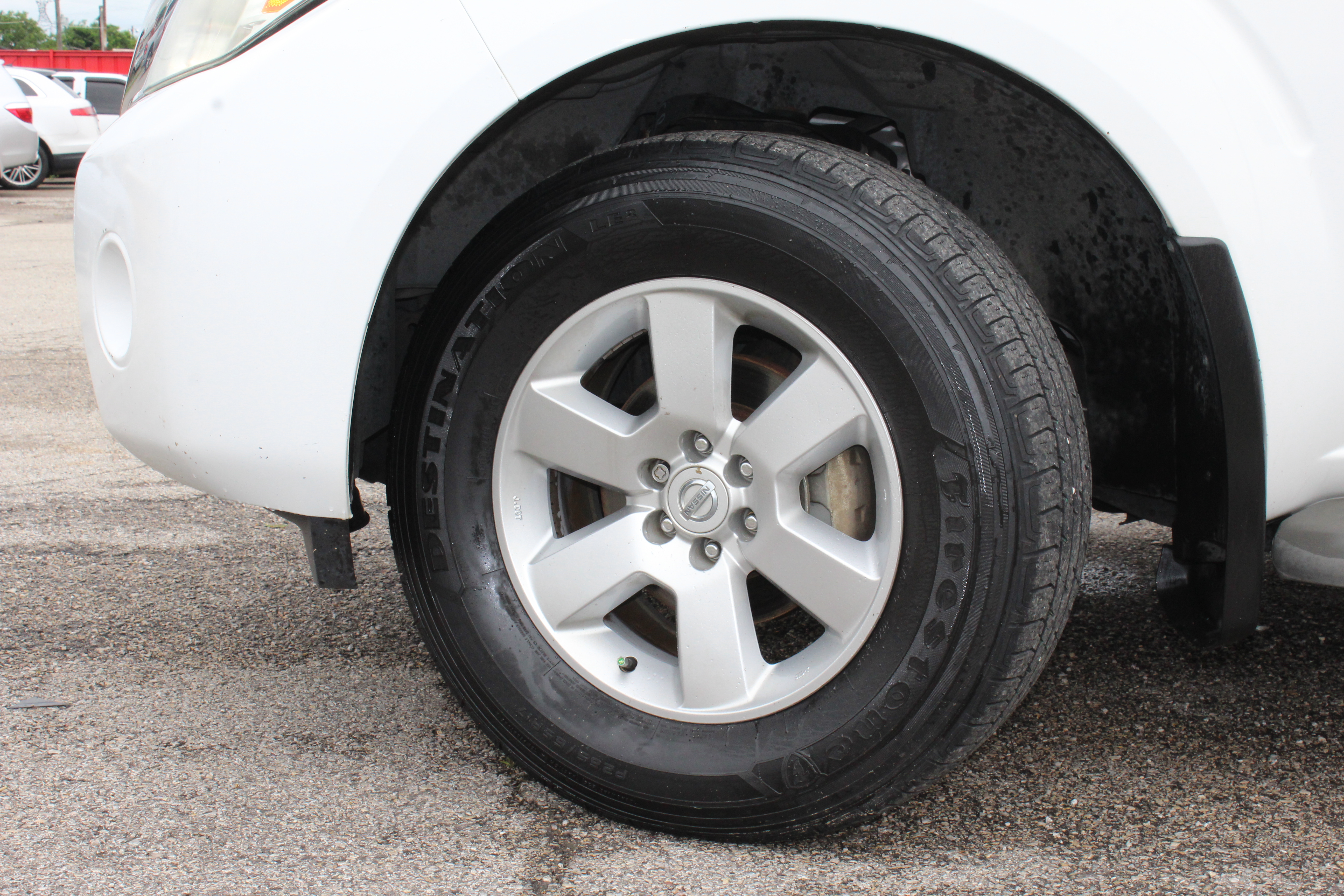 2010 Nissan Pathfinder 4WD 4dr V6 SE - White exterior view 9