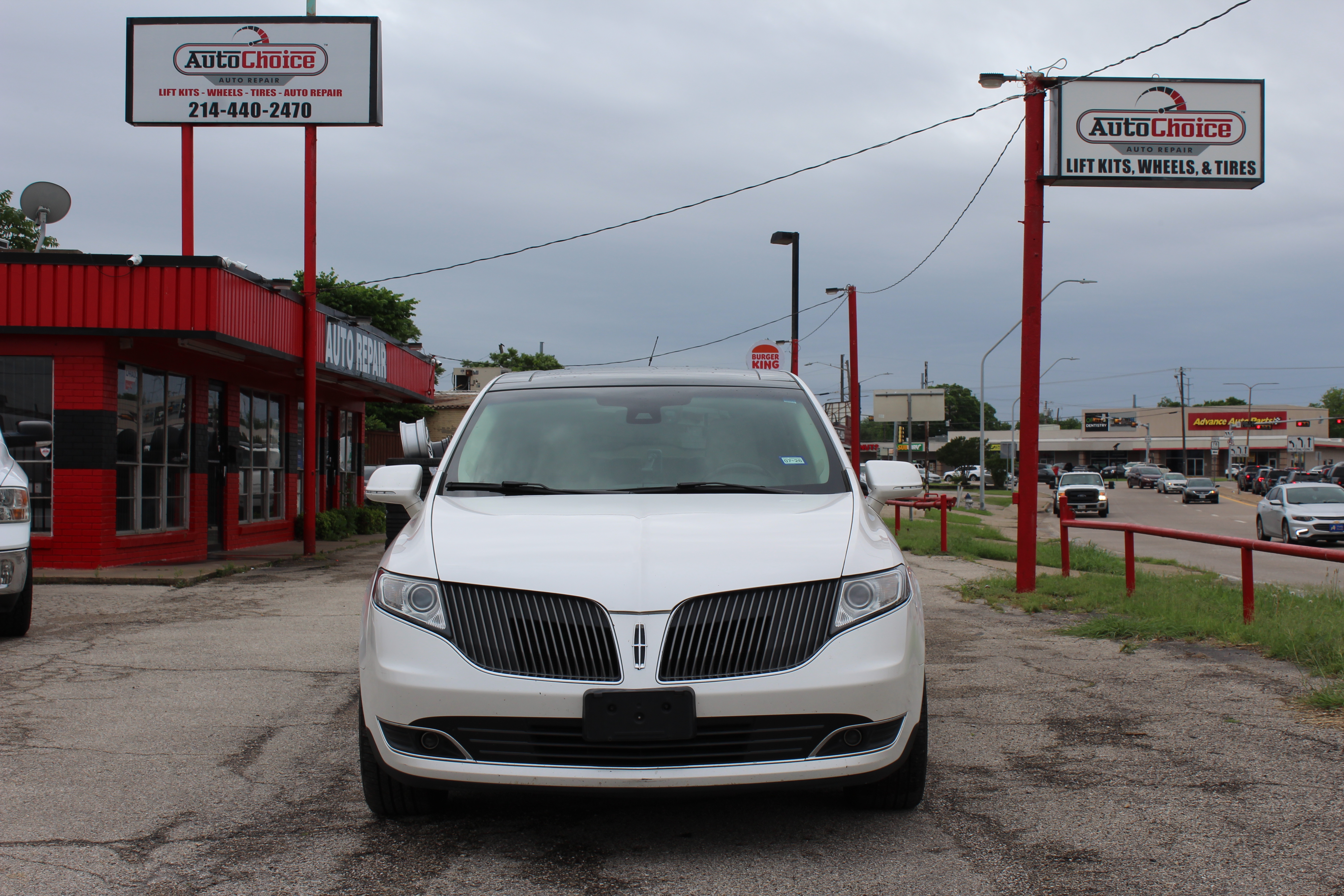 2014 Lincoln MKT 4dr Wgn 3.5L AWD EcoBoost - White exterior view 5