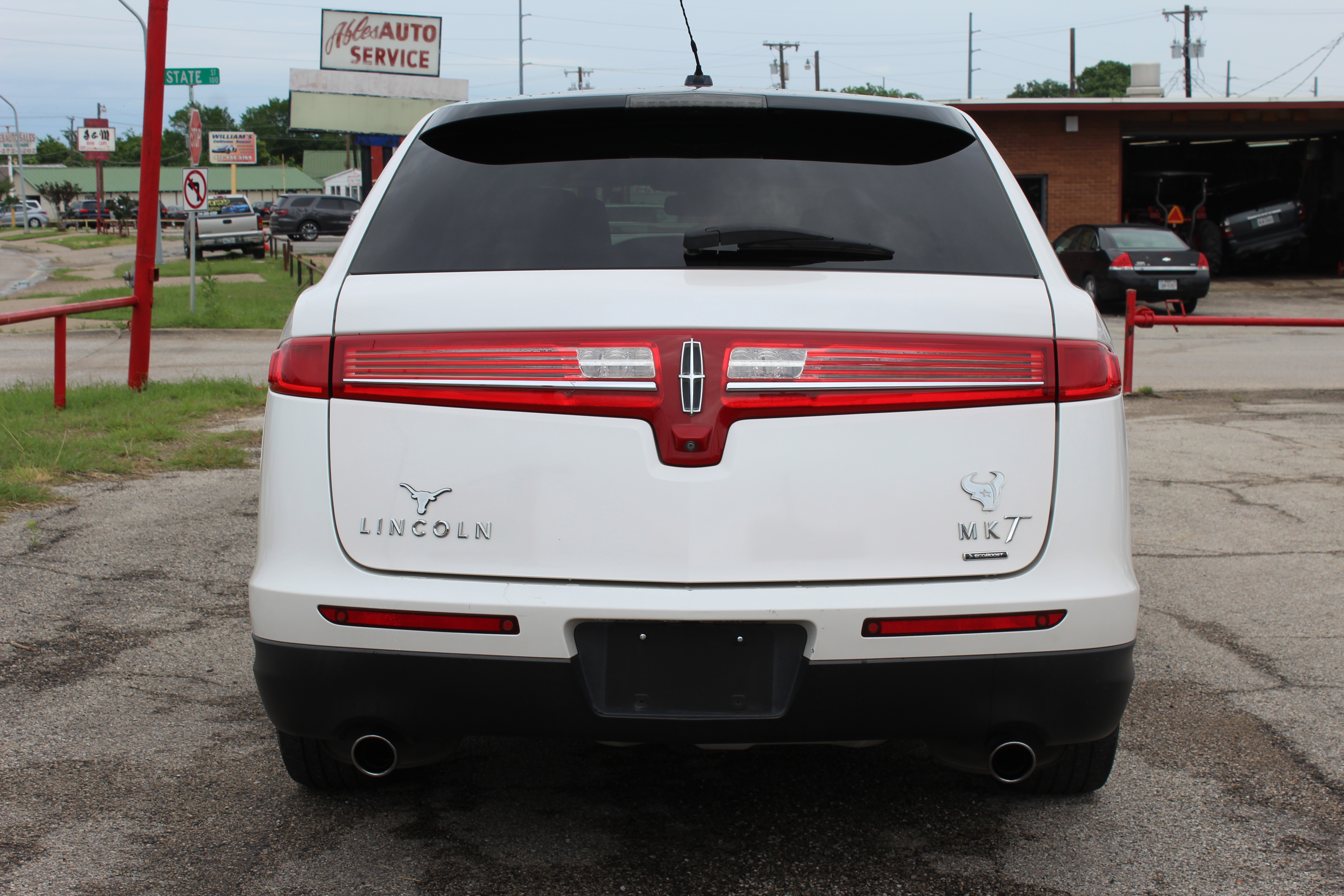2014 Lincoln MKT 4dr Wgn 3.5L AWD EcoBoost - White exterior view 12