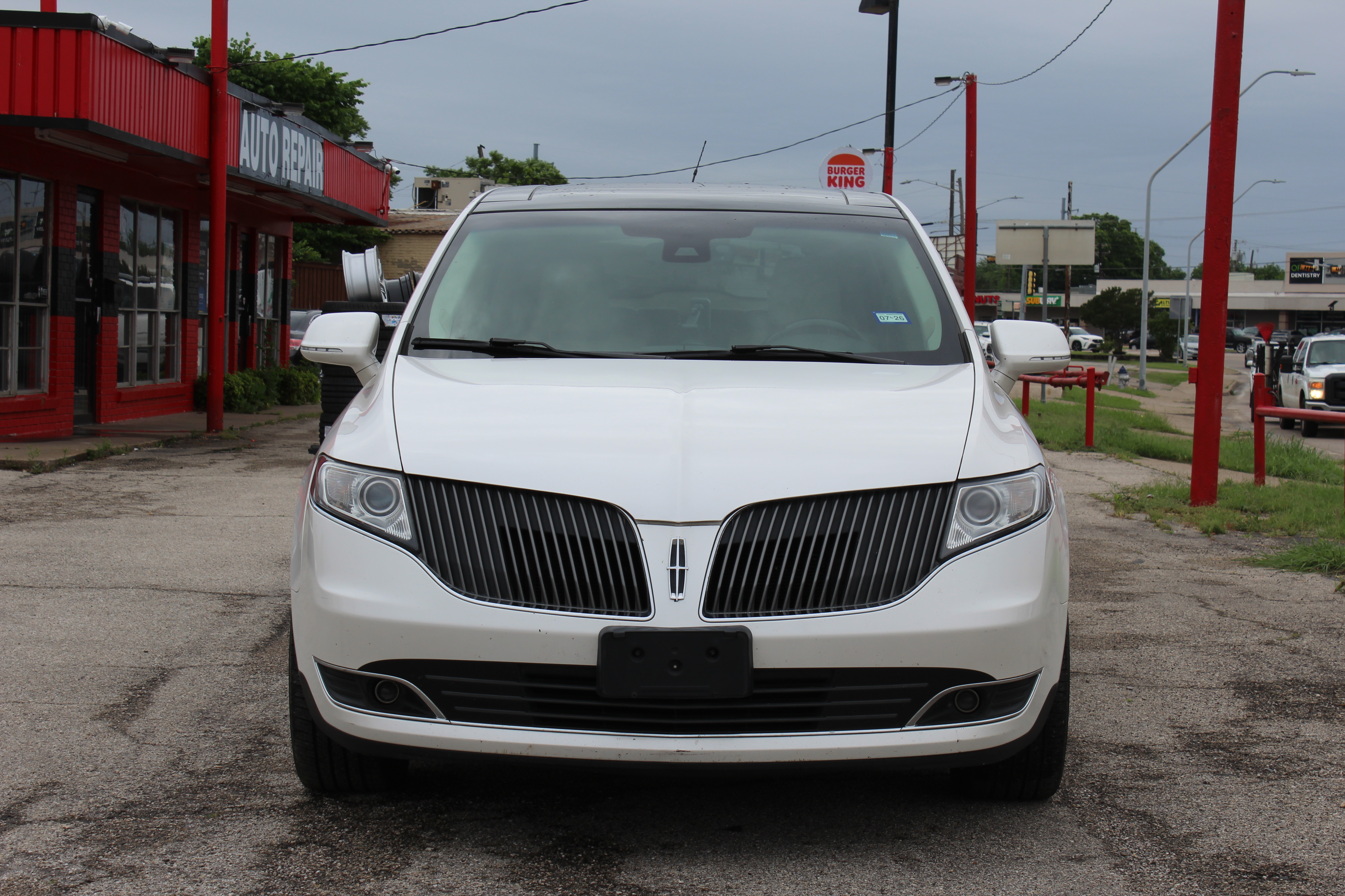 2014 Lincoln MKT 4dr Wgn 3.5L AWD EcoBoost - White exterior view 6